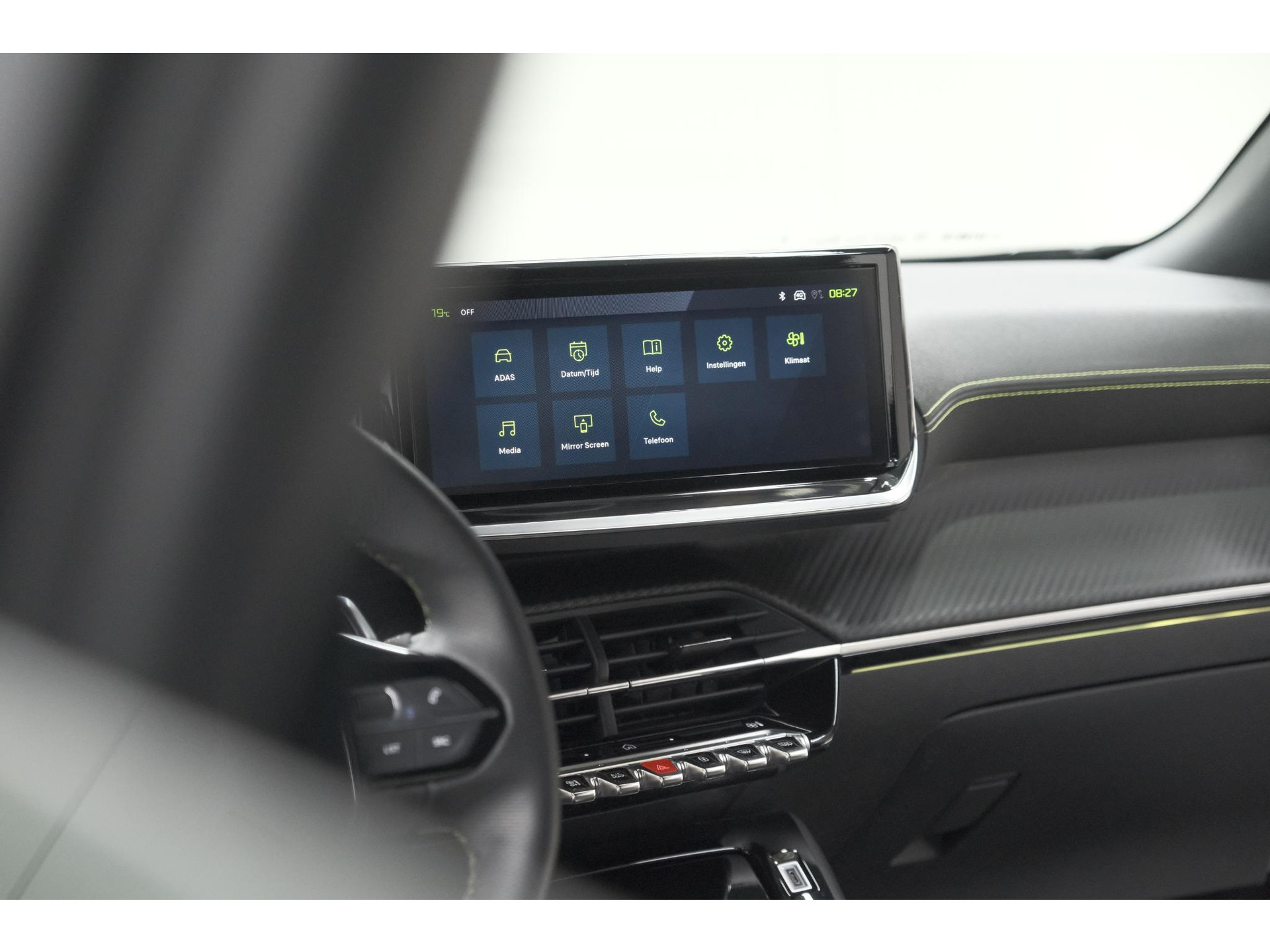 Peugeot 2008 PureTech 130 EAT8 GT | Camera | Apple Carplay | Parkeersensoren | 17 Inch Lichtmetalen Velgen