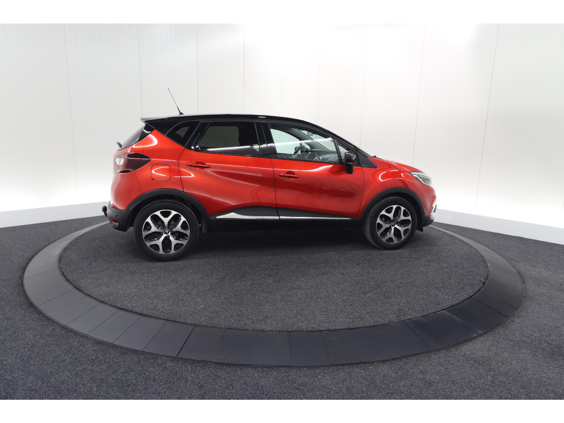Renault Captur TCe 90 Intens | Trekhaak | Camera | Dodehoekdetectie | Navigatie