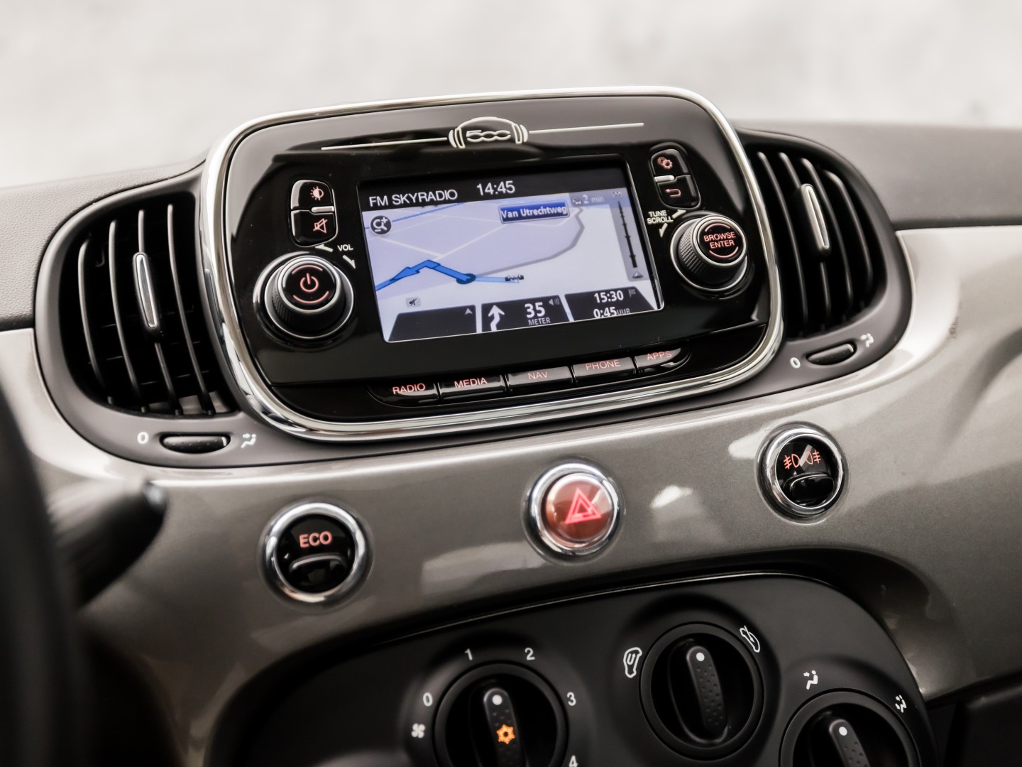 Fiat 500 0.9 TwinAir Turbo Sport (PANORAMADAK, NAVIGATIE, LM VELGEN, SPORTSTOELEN, ELEK RAMEN, BLUETOOTH, NIEUWSTAAT)