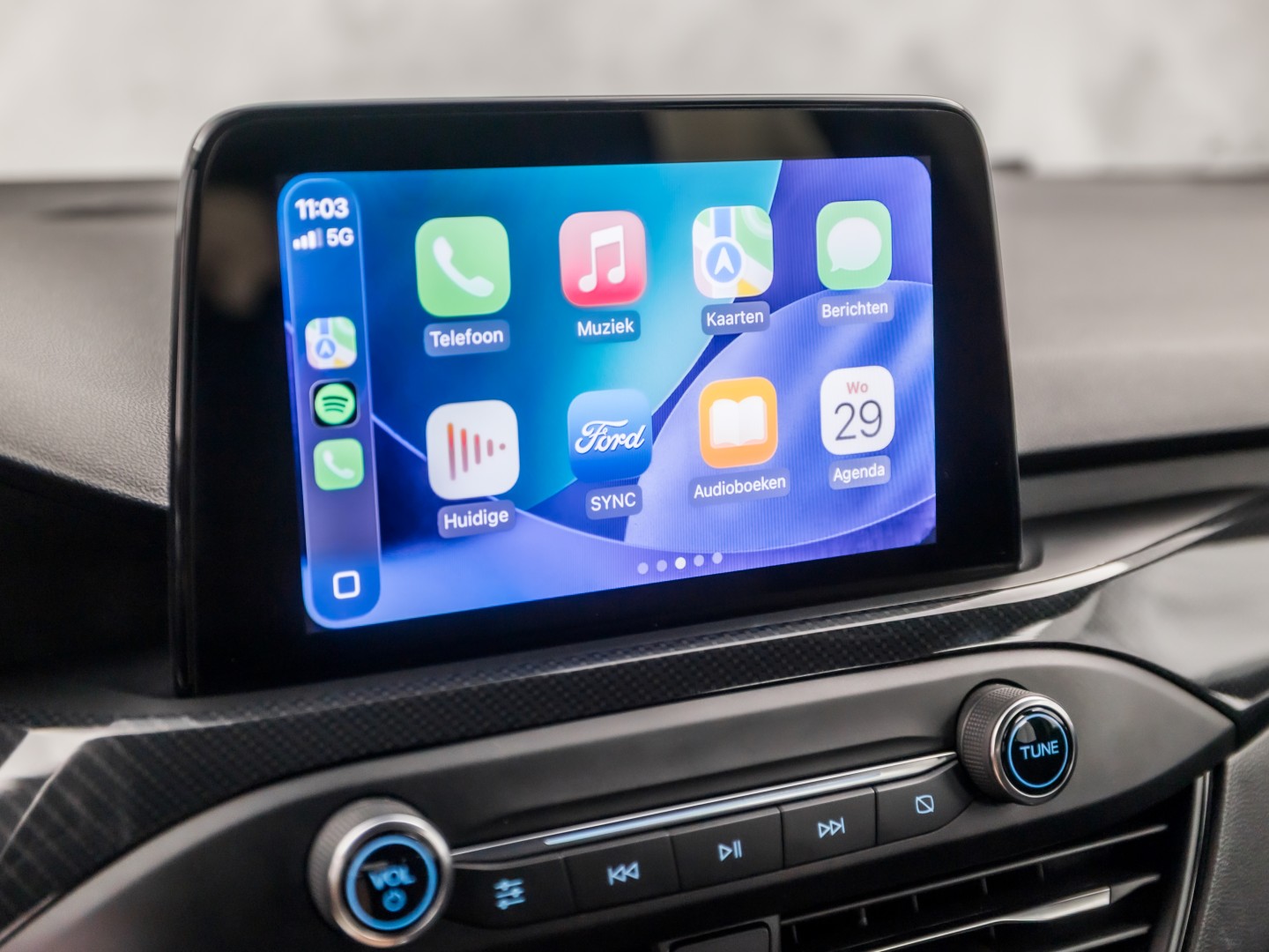 Ford Focus Wagon 1.0 EcoBoost ST Line Sport 125PK (APPLE CARPLAY, GROOT NAVI, STUUR/STOELVERWARMING, GETINT GLAS, CAMERA, ADAPTIVE CRUISE, SPORTSTOELEN, KEYLESS, LANE ASSIST, NIEUWSTAAT)