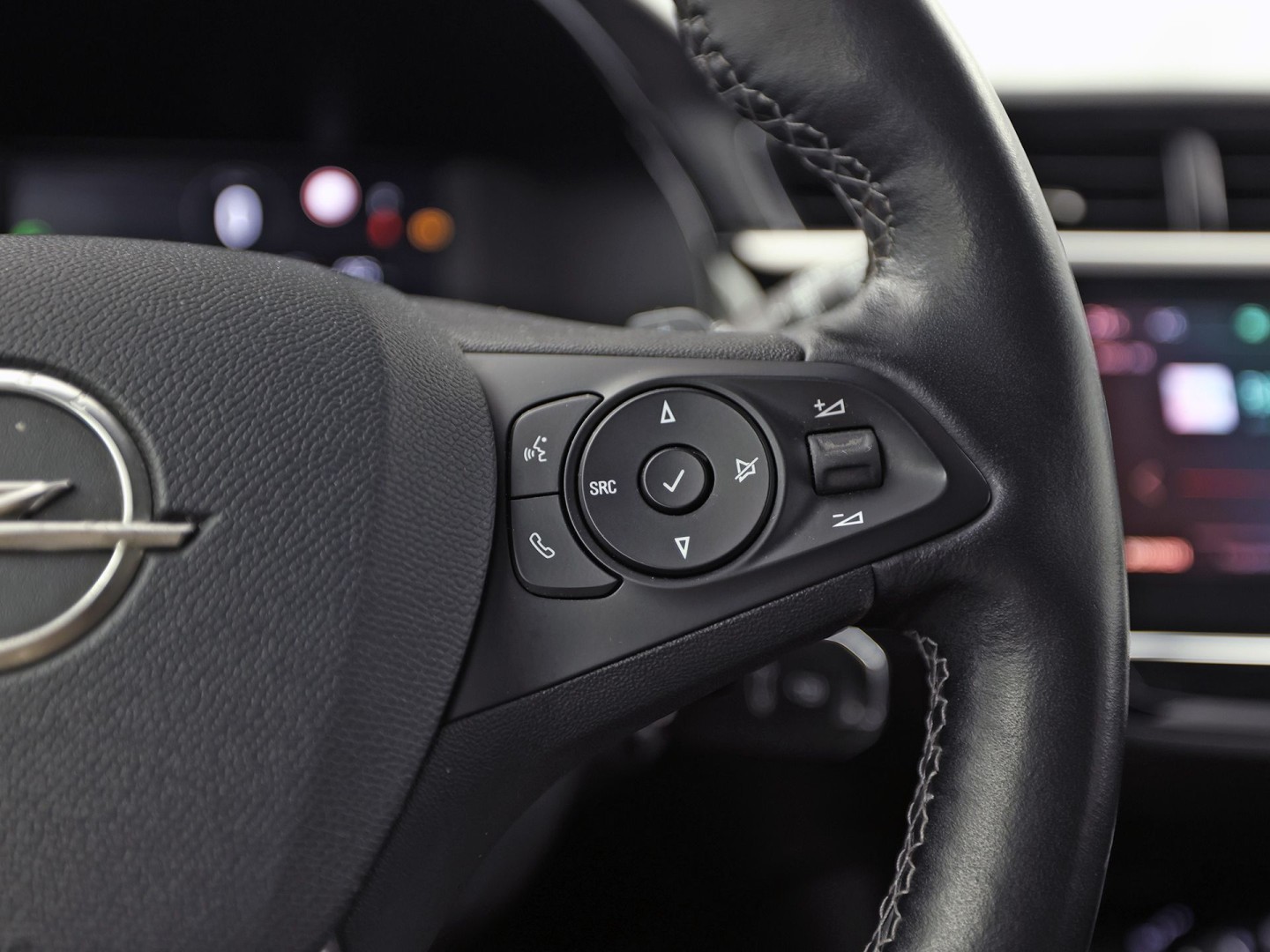 Opel Corsa 1.2 Elegance Sport Automaat (VIRTUAL COCKPIT, APPLE CARPLAY, GROOT NAVI, 360 CAMERA, SPORTSTOELEN, GETINT GLAS, LM VELGEN, LEDER STUURWIEL, NIEUWSTAAT)