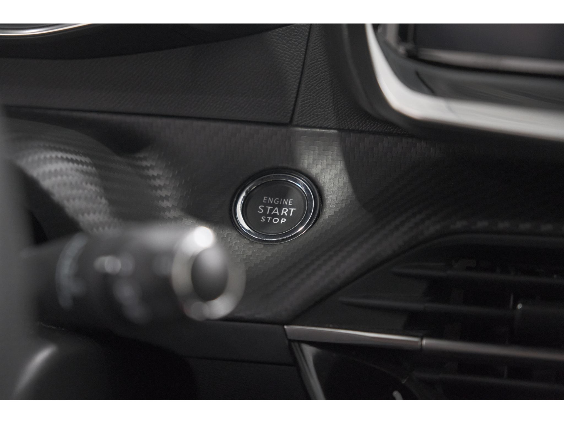 Peugeot 2008 PureTech 130 EAT8 GT | 360 Camera | Adaptieve Cruise Control | Pack Alcantara | Apple Carplay