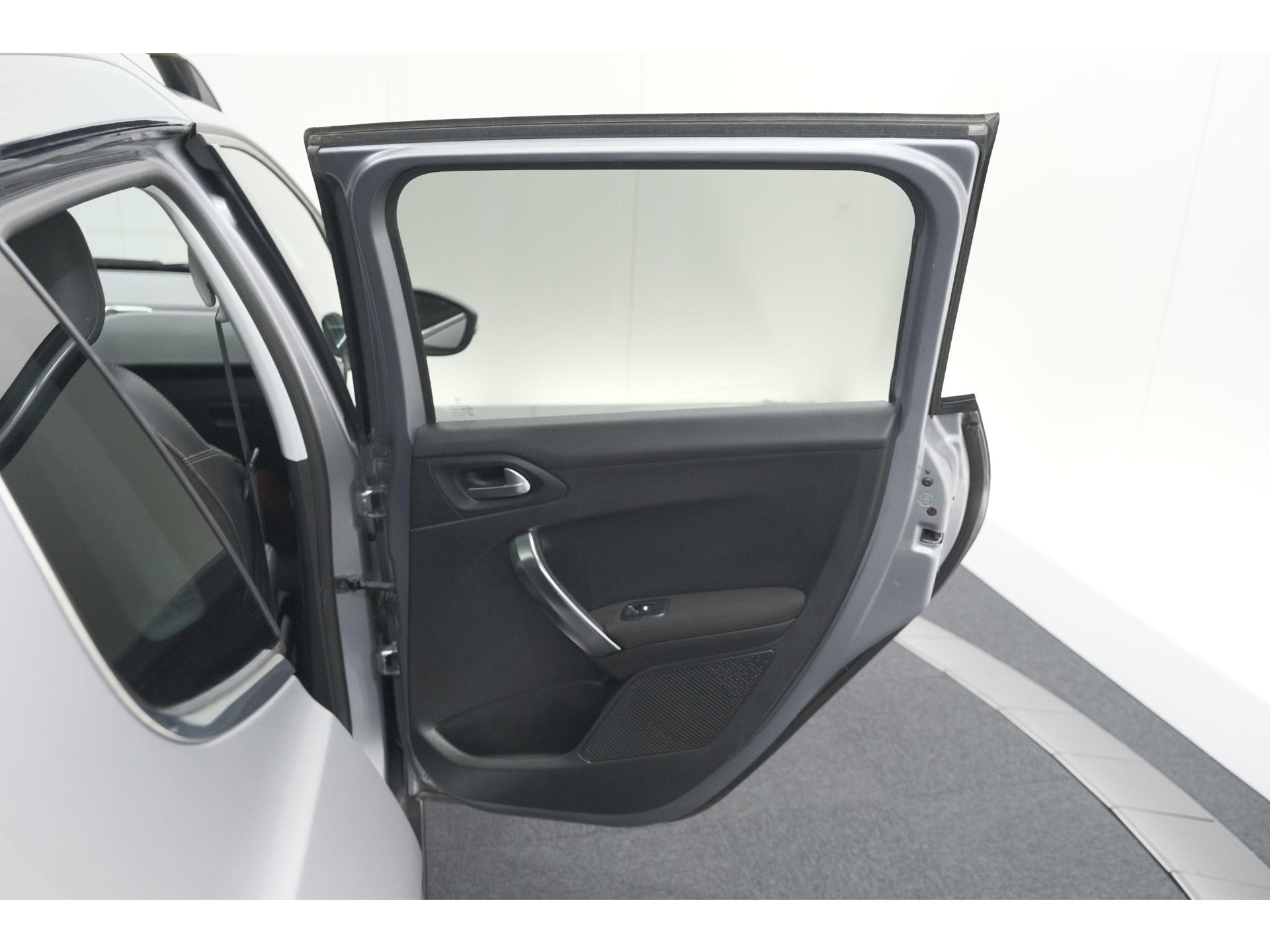 Peugeot 2008 PureTech 110 Allure | Panoramadak | Apple Carplay | Navigatie | Parkeersensoren