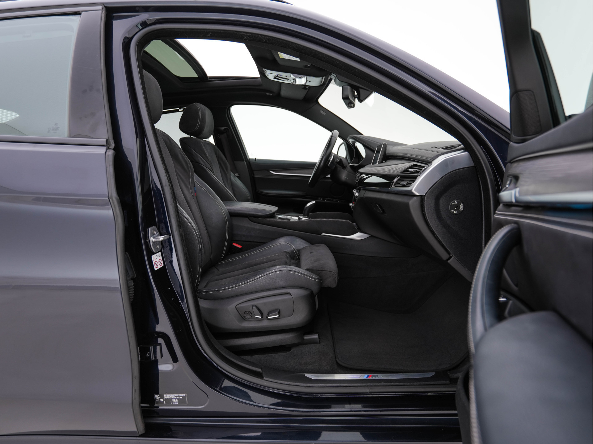 BMW X6 xDrive30d High Executive Design-Edition-Extravagance Aut. *PANO | LEATHER-ALCANTARA | FULL-LED | MEMORY-PACK | HEAD-UP | HIFI-SOUND | KEYLESS | DAB+ | BLIND-SPOT | CAMERA | HEATED-SPORTSEATS | SHIFTPADDLES | SOFTCLOSE | TOWBAR | 20''ALU*