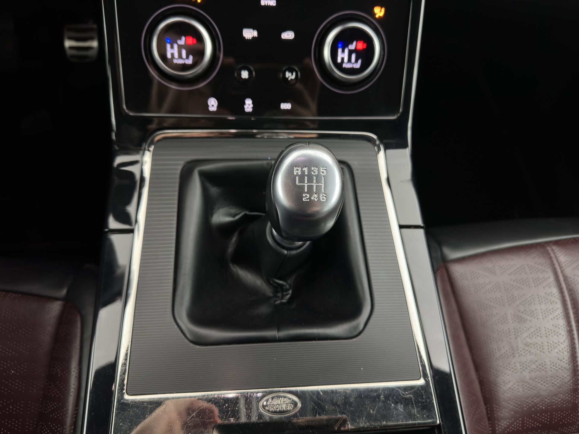 Land Rover Range Rover Evoque 2.0 D150 R-Dynamic *PANO | LEATHER | FULL-LED | NAVI-FULLMAP | CAMERA | KEYLESS | ECC | TOPVIEW | CARPLAY | HEATED-COMFORTSEATS | PDC | CRUISE | PRIVACY-GLASS | 20''ALU*