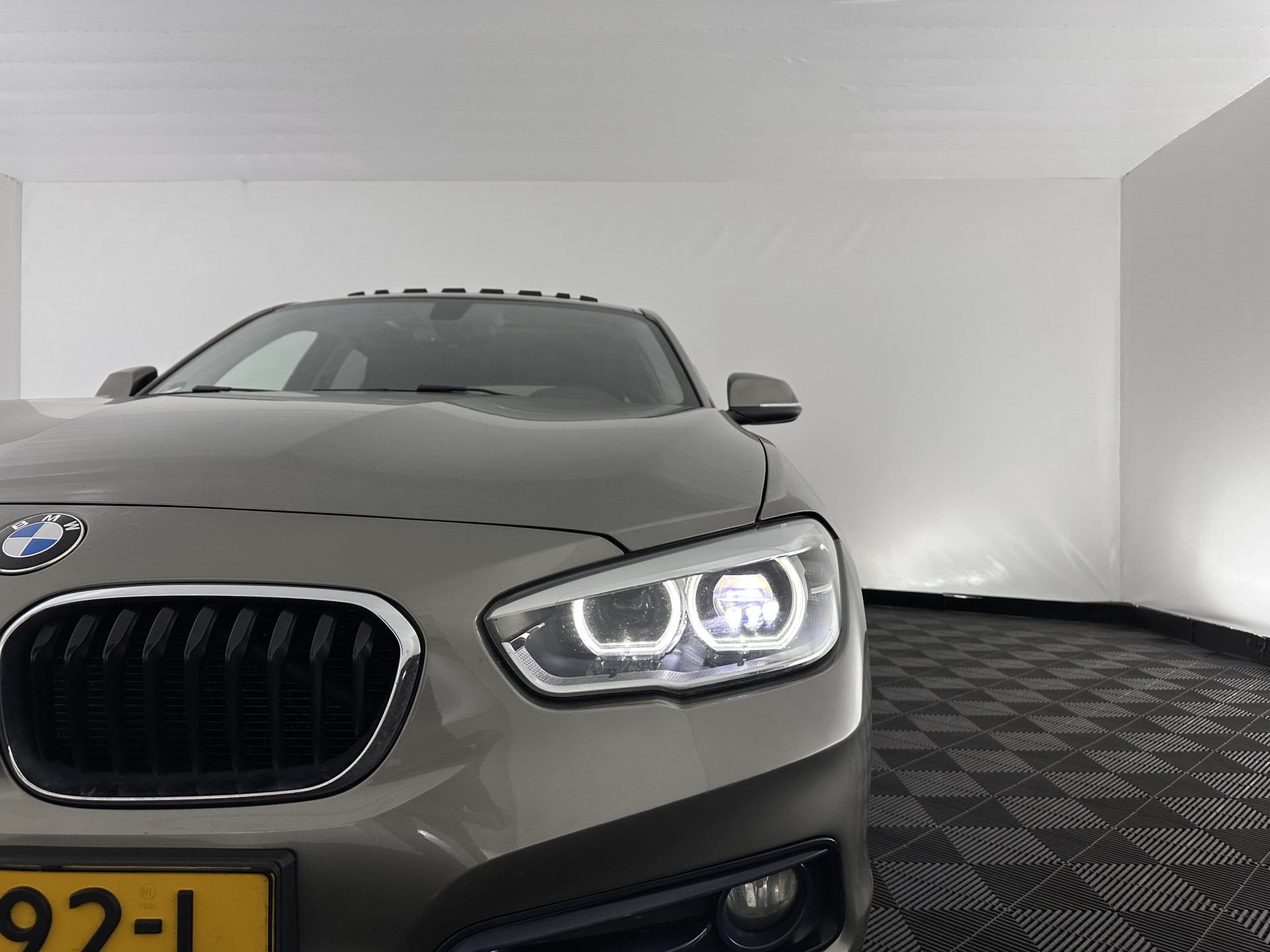BMW 1-serie 116d EDE Corporate Lease Sport ⚠️GEARBOX AUDIBLE⚠️*PANO | FULL-LED | HEATED-SPORTSEATS | KEYLESS | NAVI-FULLMAP | PRIVACY-GLASS | ECC | PDC | CRUISE | 16''ALU*