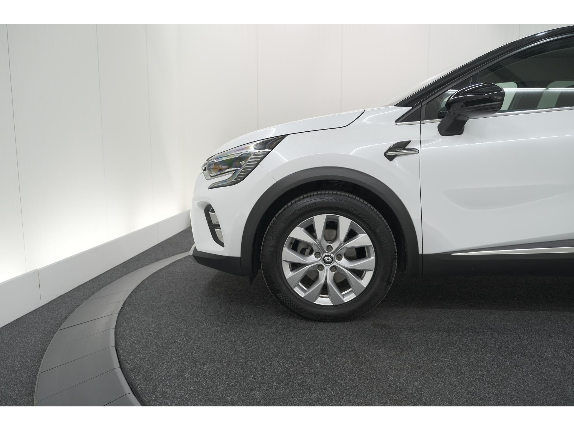 Renault Captur 1.6 E-Tech Plug-in Hybrid 160 Intens | Trekhaak | Camera | Adaptieve Cruise Control | Dodehoekdetectie