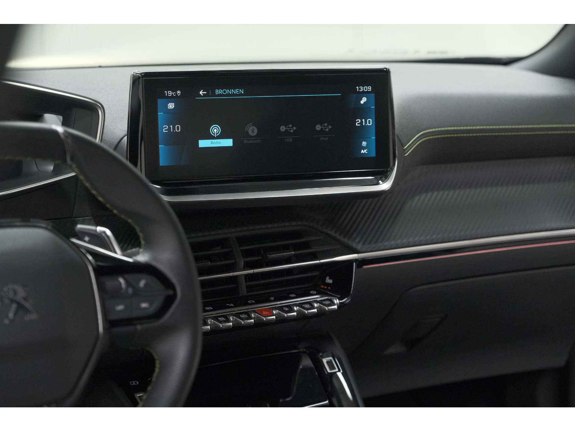 Peugeot 2008 PureTech 130 EAT8 GT | Camera | Dodehoekdetectie | Apple Carplay | Pack Winter