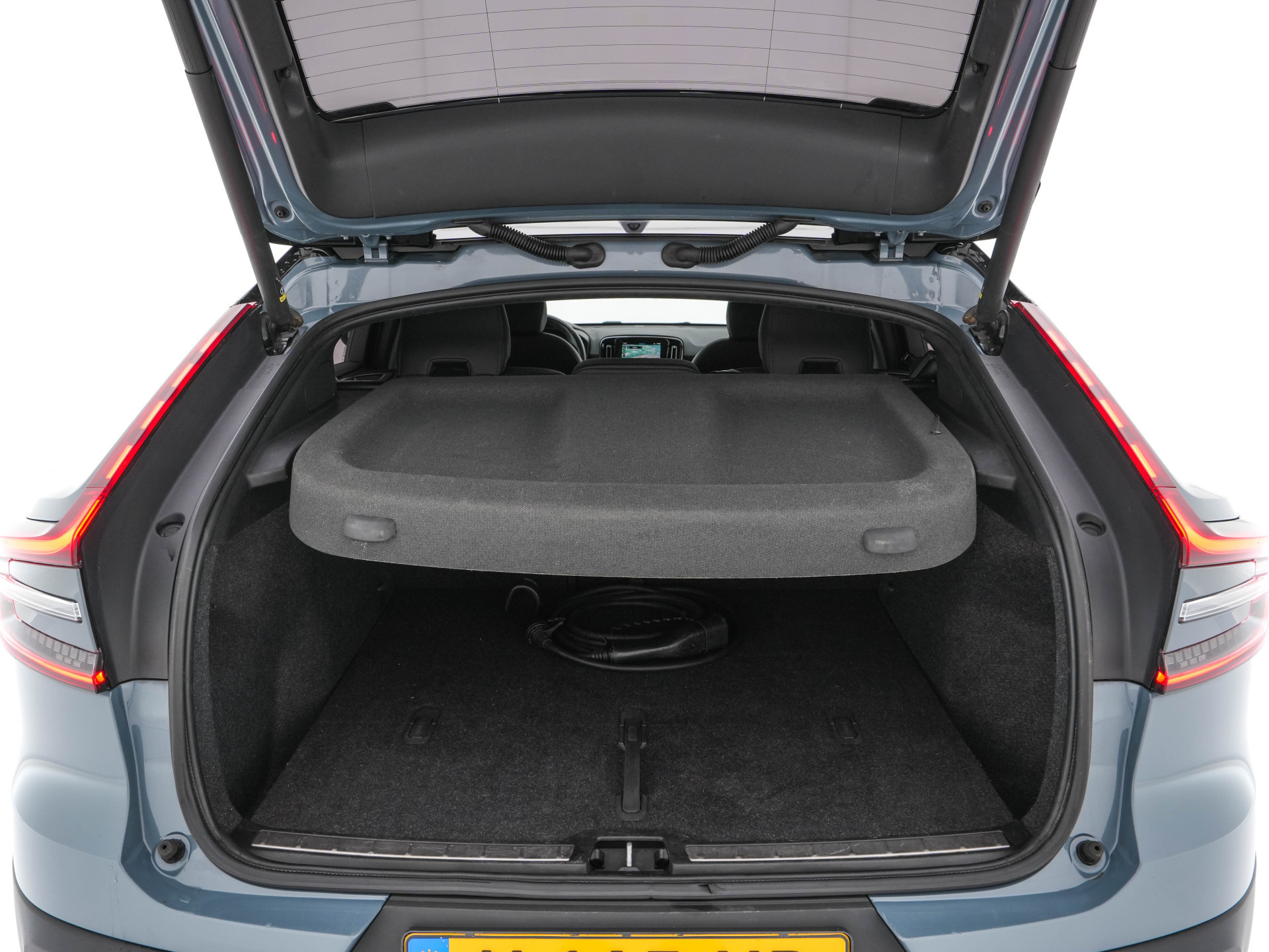 Volvo C40 Recharge Twin Intro Edition 78 kWh AWD [ 3-Fase ] {SOH-87%} (INCL-BTW) Aut. *HEATPUMP | PANO | LEATHER-ALCANTARA | DIGI-COCKPIT | FULL-LED | HARMAN/KARDON | TOPVIEW | NAVI-FULLMAP | ECC | PDC | KEYLESS | HEATED-SPORTSEATS | TOWBAR | PRIVACY-GLAS