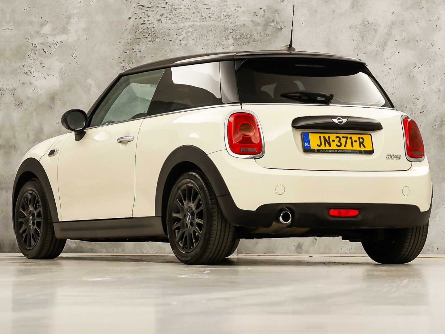 MINI 3-deurs 1.5 Cooper Sport 136Pk (NAVIGATIE, GETINT GLAS, AIRCO, BLUETOOTH, LM VELGEN, SPORTSTOELEN, CRUISE, NIEUWE APK, NIEUWSTAAT)