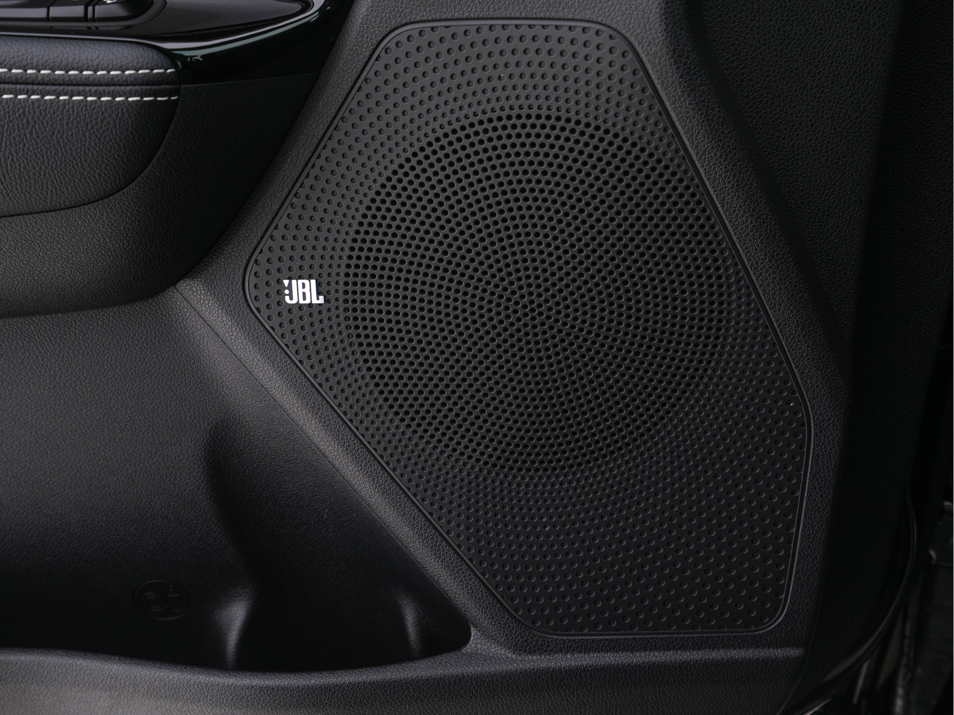 Kia e-Niro DynamicPlusLine 64 kWh [ 3-Fase ] { SOH-99% } (INCL-BTW) Aut. *FULL-LEATHER | NAVI-FULLMAP | DAB | ADAPT.CRUISE | BLINDSPOT | CAMERA | HEATED/COOLED-COMFORTSEATS | KEYLESS | JBL-SOUND | MEMORY-PACK | DIGI-COCKPIT | SHIFT-PADDLES | ...