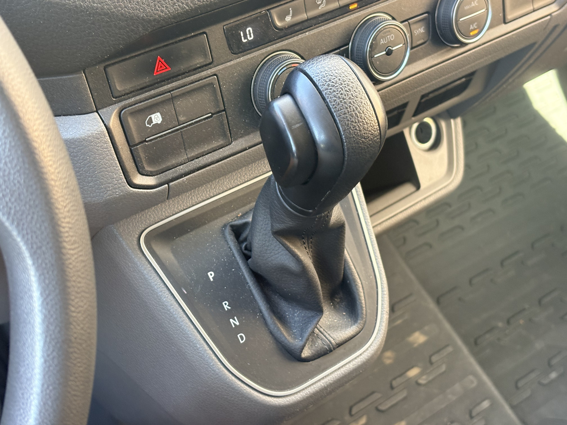 Volkswagen Crafter e-Crafter 36kWh 136PK Elektrisch Koelwagen Zanotti Nachtkoeling LED Climate Control Cruise Control Carplay Camera Parkeersensoren 360° Frigo Koeler Kühlwagen Night Cooling