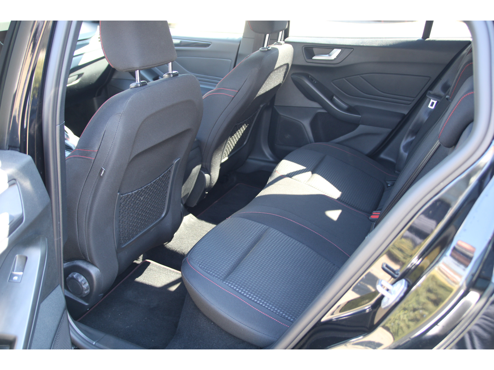 Ford Focus Wagon 1.0 EcoBoost 155 PK AUT. Hybrid ST Line X TREKHAAK AFNEEMBAAR | WINTER-PACK | HEAD-UP