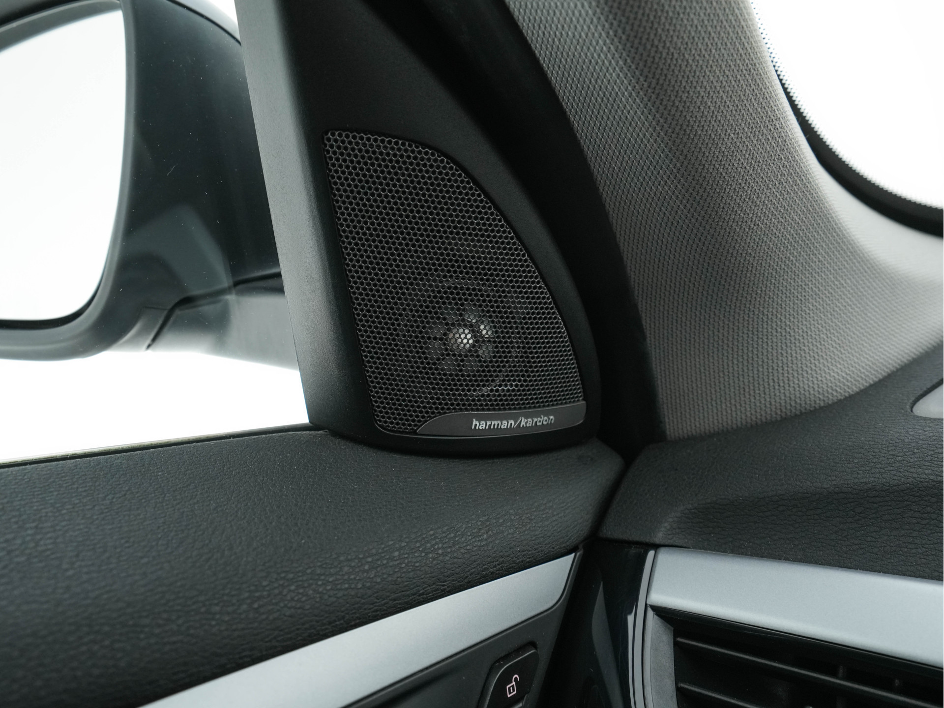 BMW X1 xDrive25e eDrive Edition ( Plug-In ) (INCL-BTW) *LEATHER | FULL-LED | HARMAN/KARDON | CAMERA | HEATED-COMFORTSEATS | NAVI-FULLMAP | ECC | KEYLESS |  PDC | CRUISE | DAB | TOWBAR | HEAD-UP | 17''ALU*