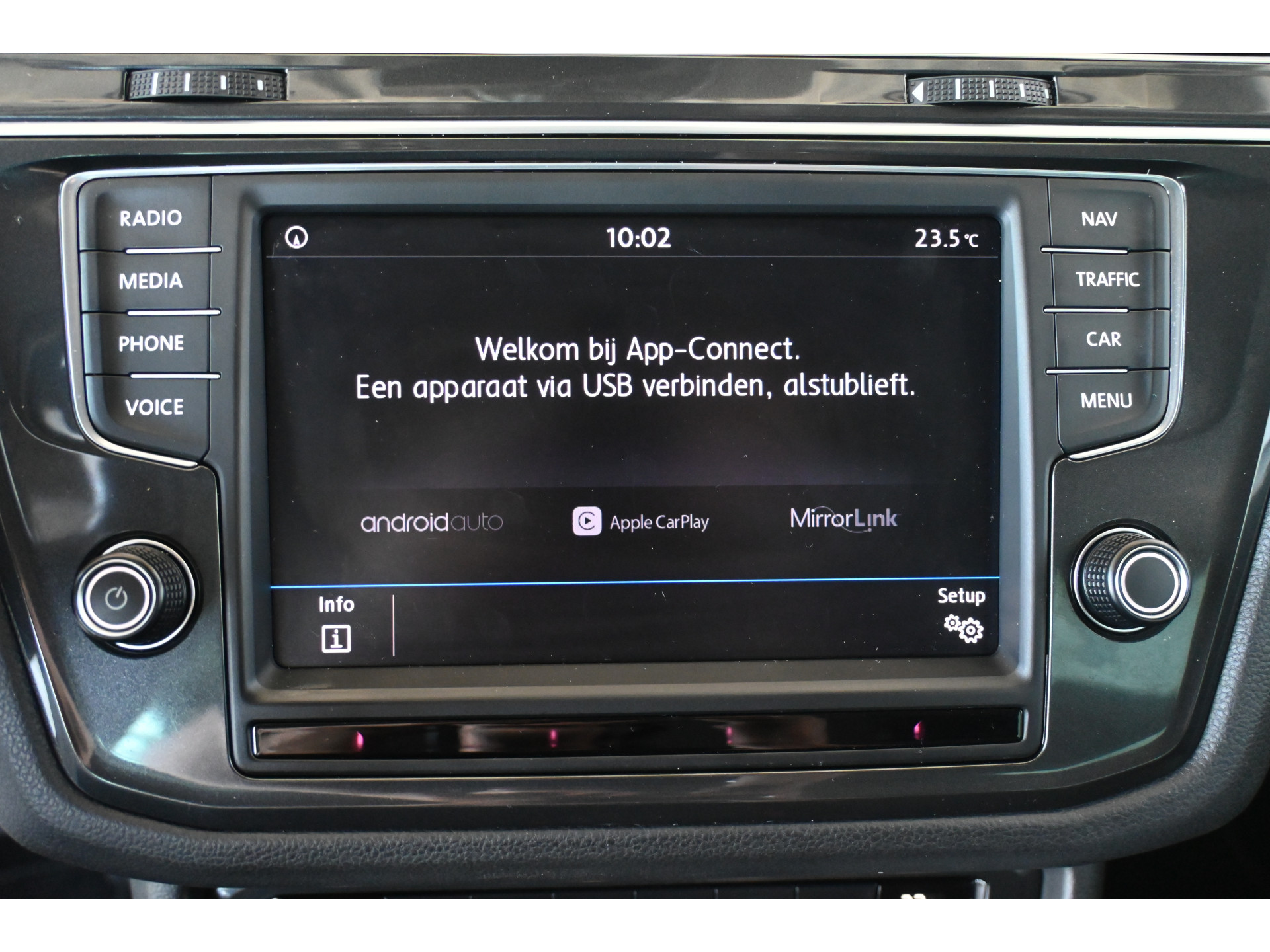 Volkswagen Tiguan 1.4 TSI Highline R-Line Clima Navigatie Carplay 1e Eigenaar Trekhaak Rijklaarprijs! Inruil Mogelijk!