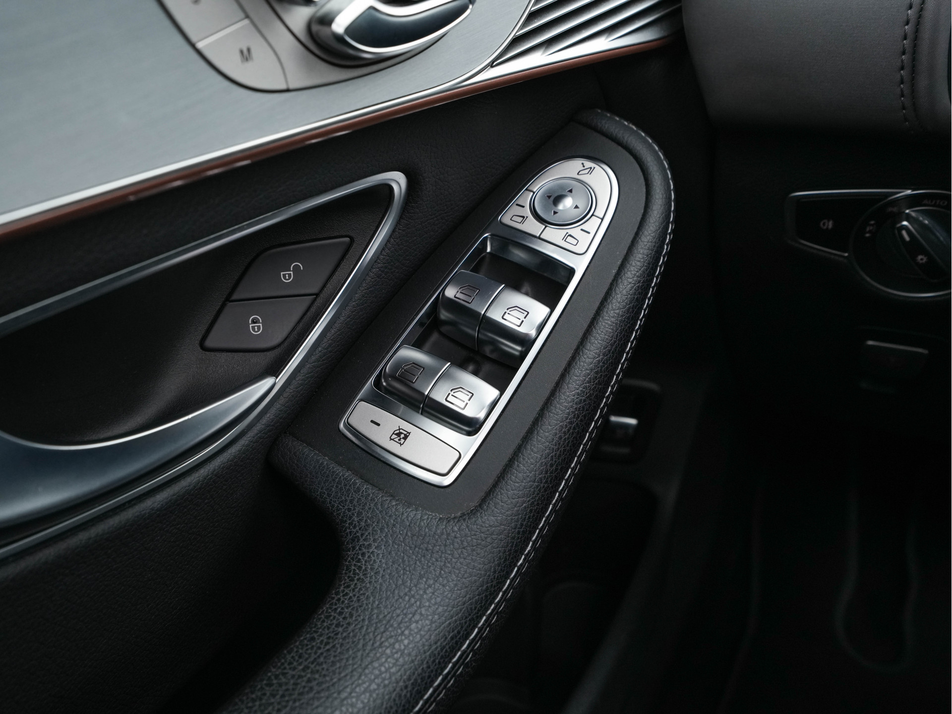 Mercedes-Benz EQC 400 4MATIC AMG-Pack Premium Plus 80 kWh (3-Fase) {SOH-94%} (INCL-BTW) *PANO | WIDESCREEN | HEAD-UP | DISTRONIC | MULTI-BEAM | BURMESTER-AUDIO | MEMORY-PACK | TOP-VIEW | KEYLESS | LEATHER | SPORT-SEATS | DAB+ | AMBIENT-LIGHT | 20''