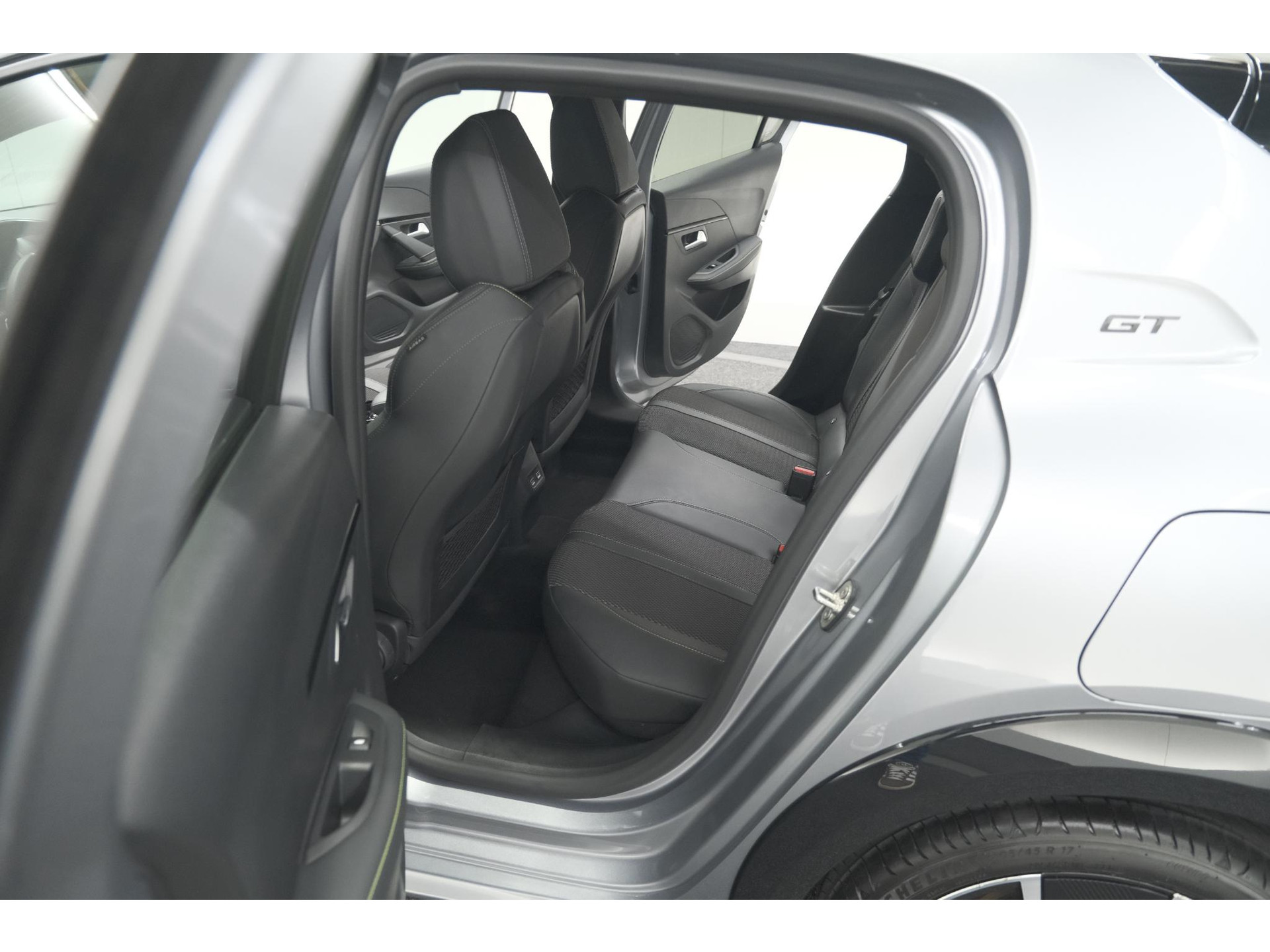 Peugeot 208 Hybrid 136 e-DCS6 GT Camera | Apple Carplay & Android Auto | Parkeersensoren