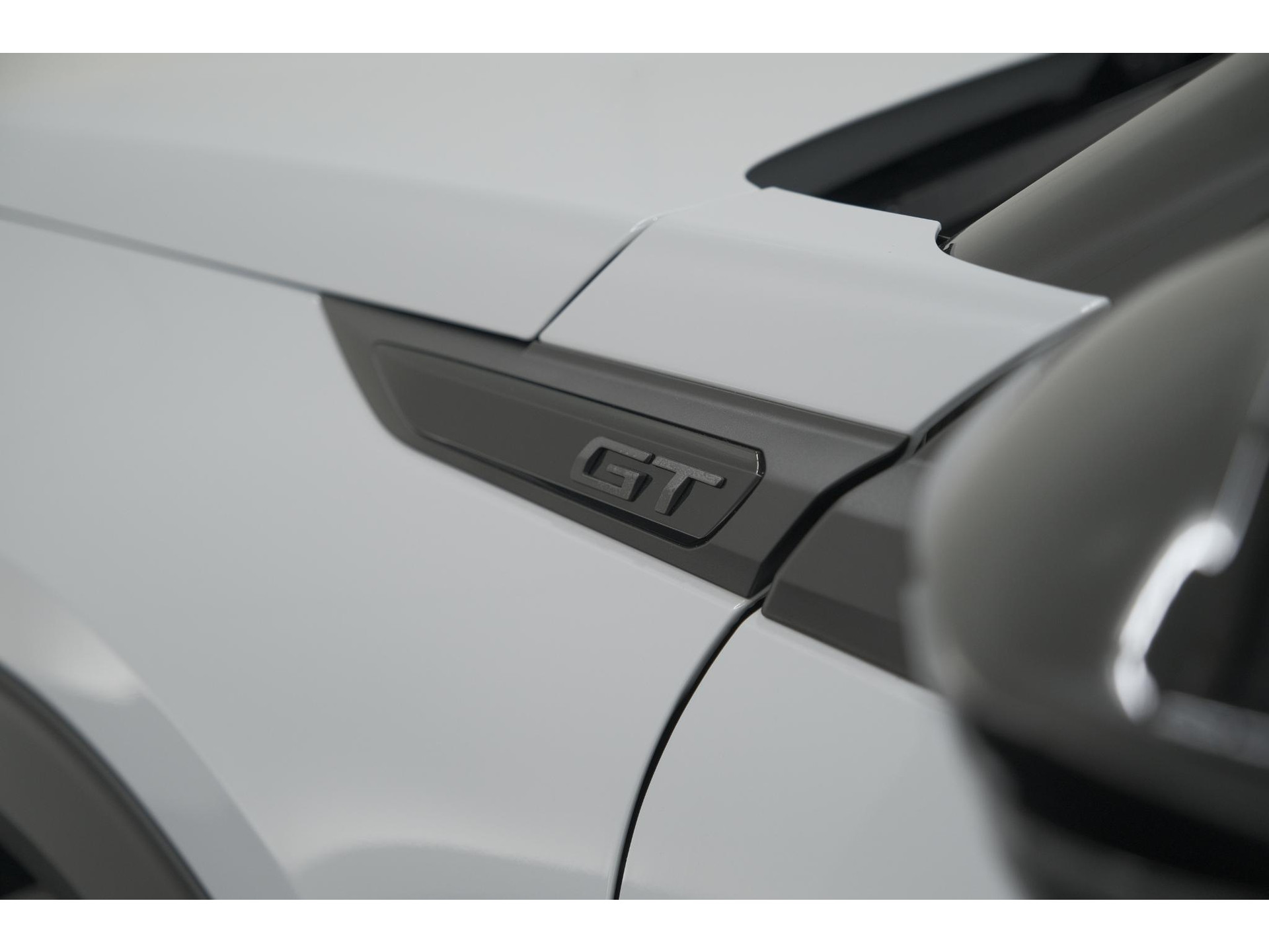 Peugeot 2008 PureTech 130 EAT8 GT | Camera | Apple Carplay | Parkeersensoren | 17 Inch Lichtmetalen Velgen
