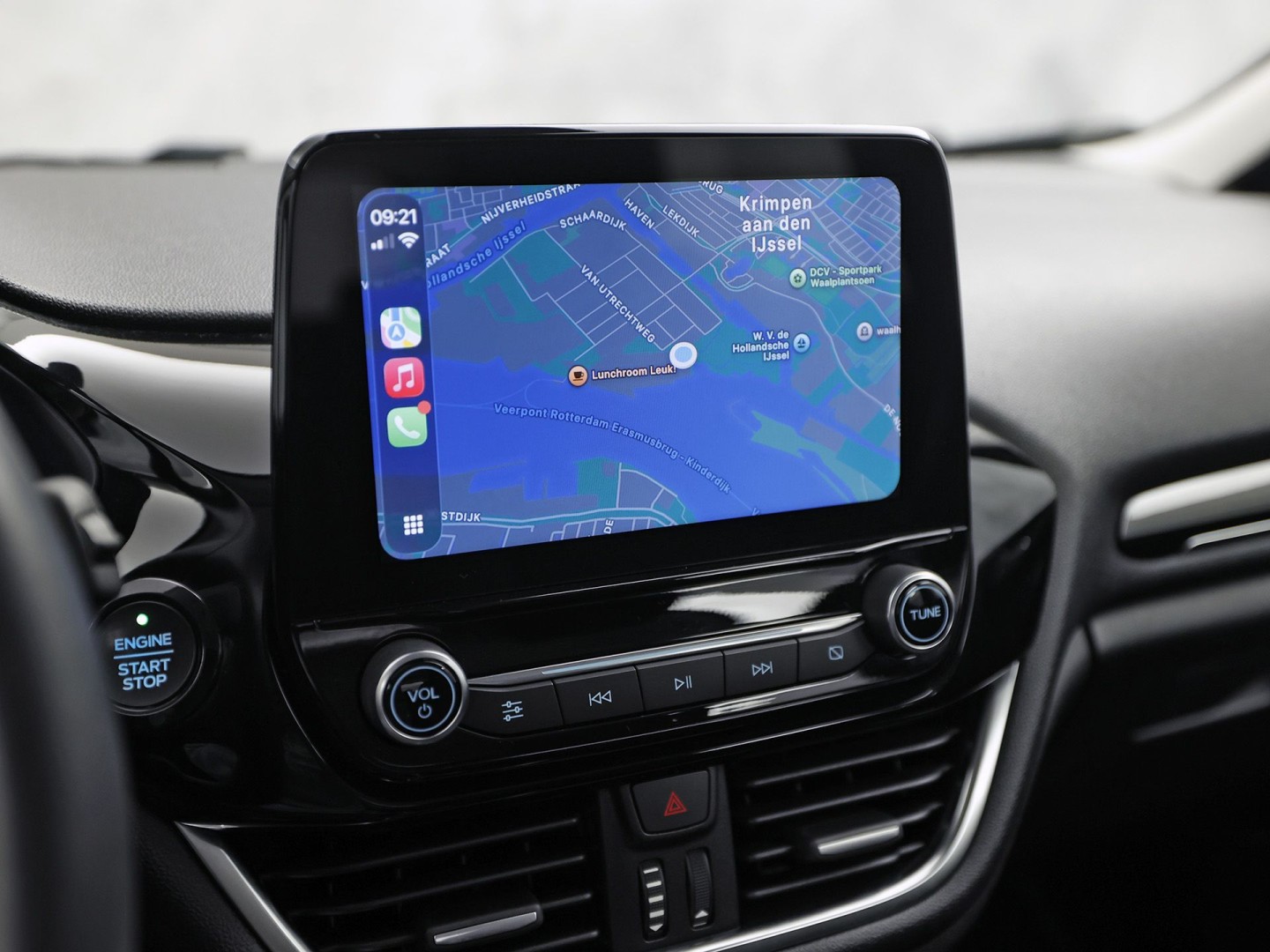 Ford Fiesta 1.0 EcoBoost Titanium (APPLE CARPLAY, GROOT NAVI, CLIMATE, CAMERA, KEYLESS, SPORTSTOELEN, ADAPTIVE CRUISE, LM VELGEN, NIEUWSTAAT)