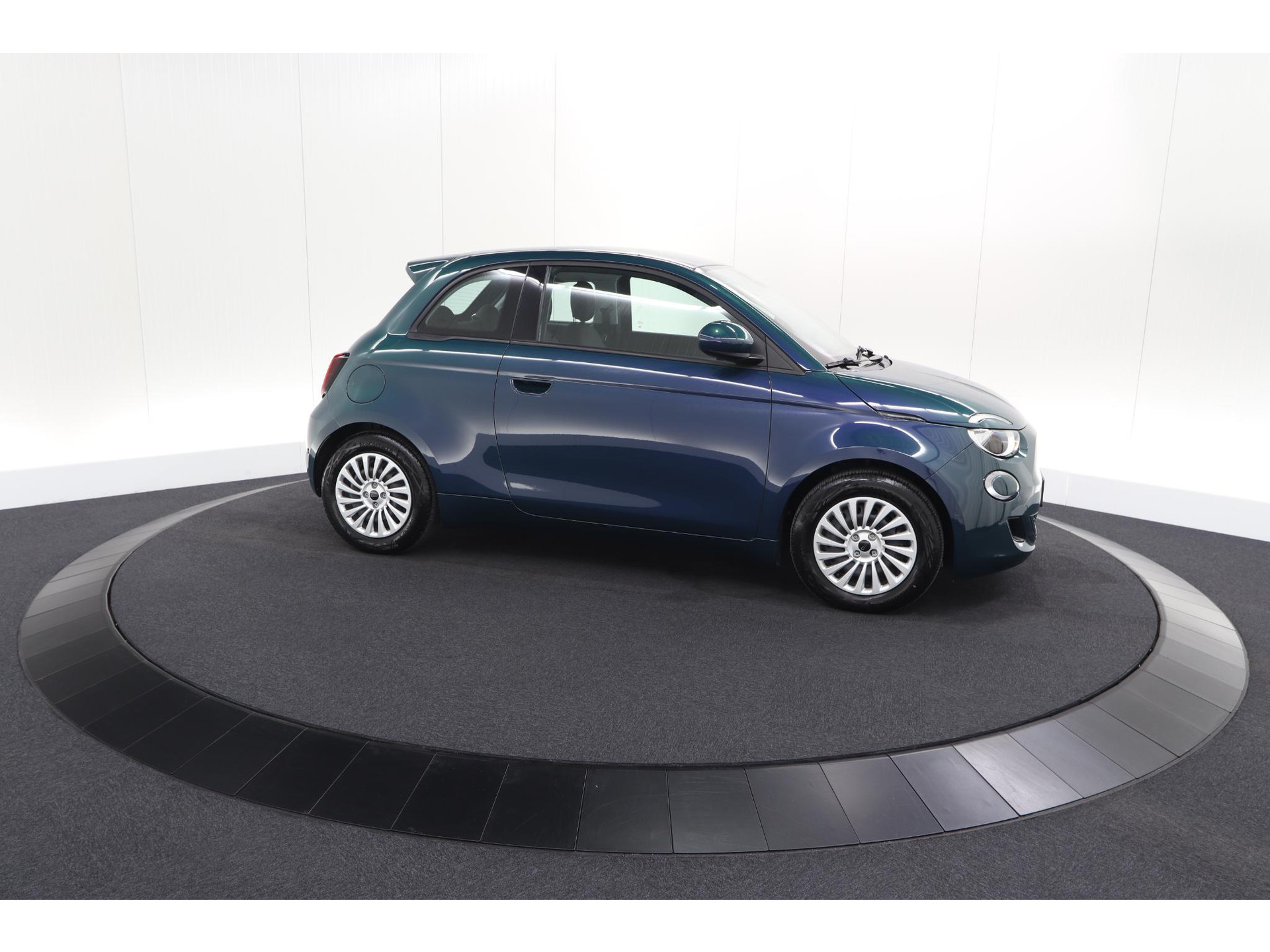 Fiat 500 Urban 42 kWh | 96,9% SOH | 3 Fase Laadfunctie | Camera | Apple Carplay | Parkeersensoren