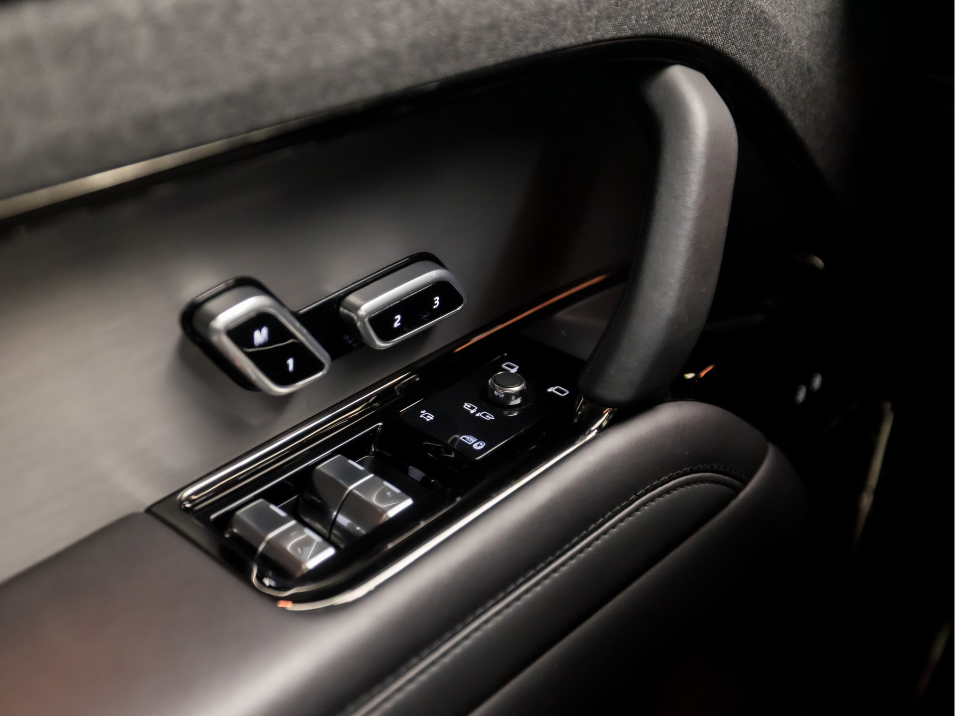 Land Rover Range Rover Sport 3.0 P460e Dynamic PHEV 441Pk Automaat (PANORAMADAK, LUCHTVERING, MERIDIAN AUDIO, STOELVERWARMING EN KOELING, 360 CAMERA, MEMORY SEATS, ADAPTIVE CRUISE, KEYLESS, NIEUWSTAAT)