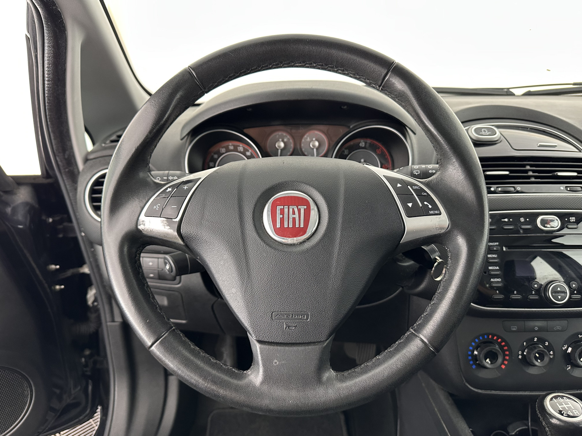 Fiat Punto Evo 1.3 M-Jet Street Pack-Easy *AIRCO | CRUISE | COMFORT-SEATS | SIDE-SKIRTS | PDC | TOWBAR | RADIO-CD | 15"ALU*