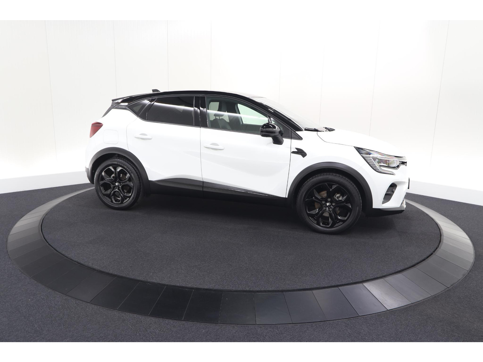 Renault Captur 1.6 E-Tech hybrid 145 SL Rive Gauche | Trekhaak | Camera | Apple Carplay | 9.3 Inch Grootscherm