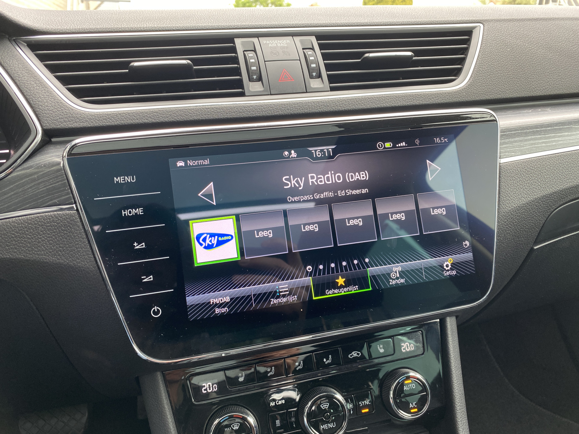 ŠKODA Superb Combi 1.4 TSI iV 218 pk Business Edition Plus AUT. | 1e eigenaar | navigatie | panoramadak | trekhaak | leder interieur