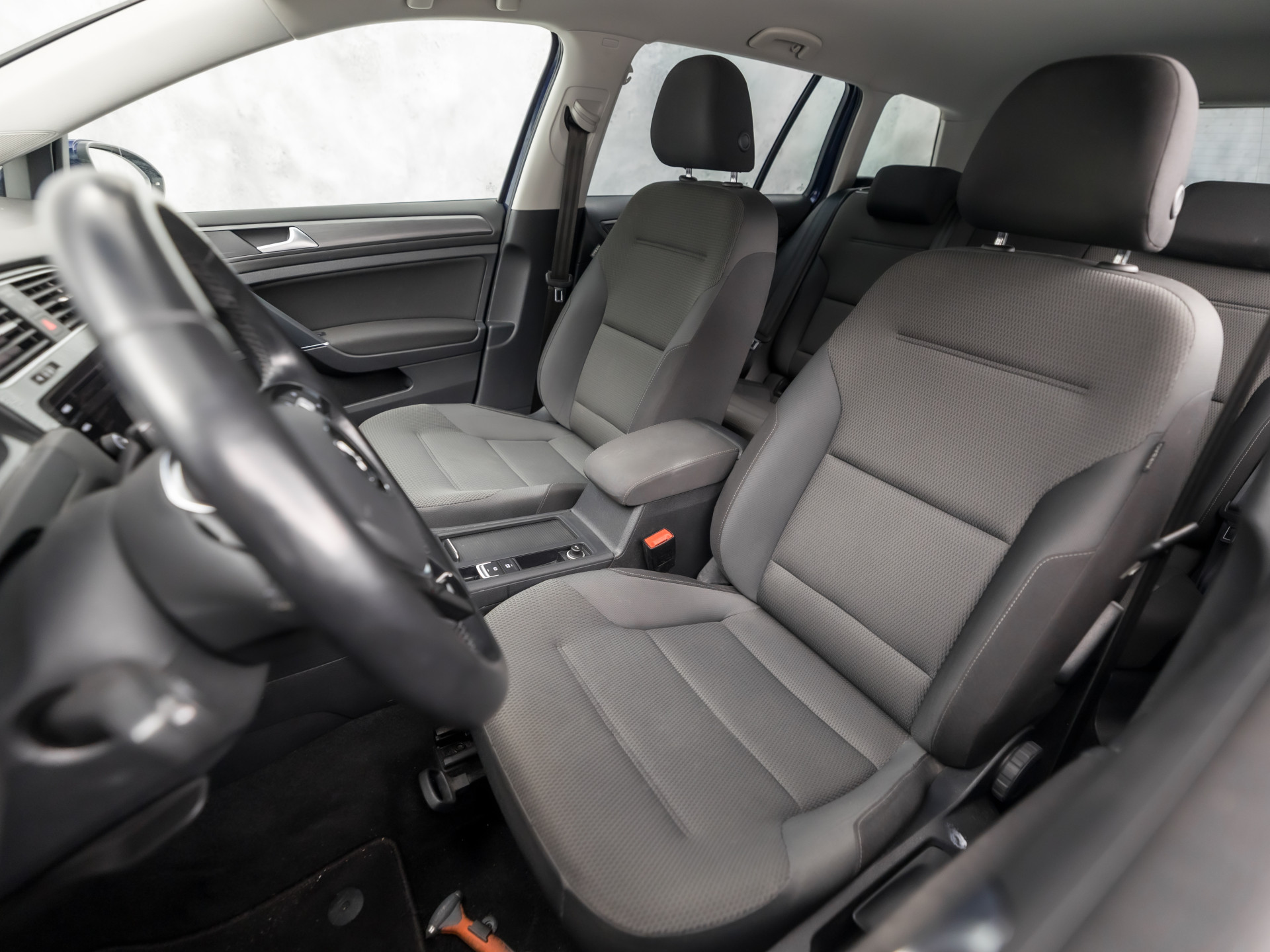 Volkswagen Golf Variant 1.0 TSI Sportline 116Pk Automaat (GROOT NAVI, APPLE CARPLAY, CLIMATE, ADAPTIVE CRUISE, PARKEERSENSOREN, LM VELGEN, NIEUWE APK, NIEUWSTAAT)