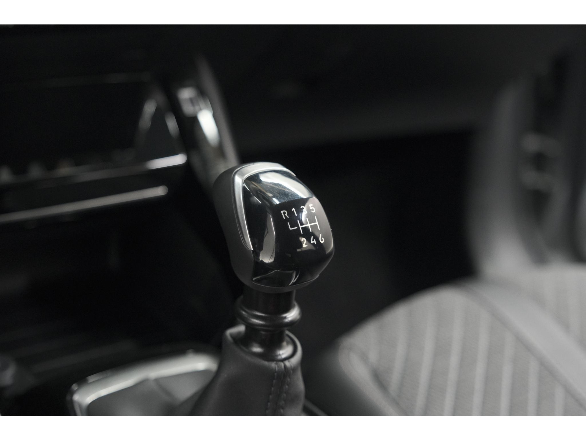 Peugeot 208 PureTech 100 Allure | 360 Camera | Dodehoekdetectie | Apple Carplay