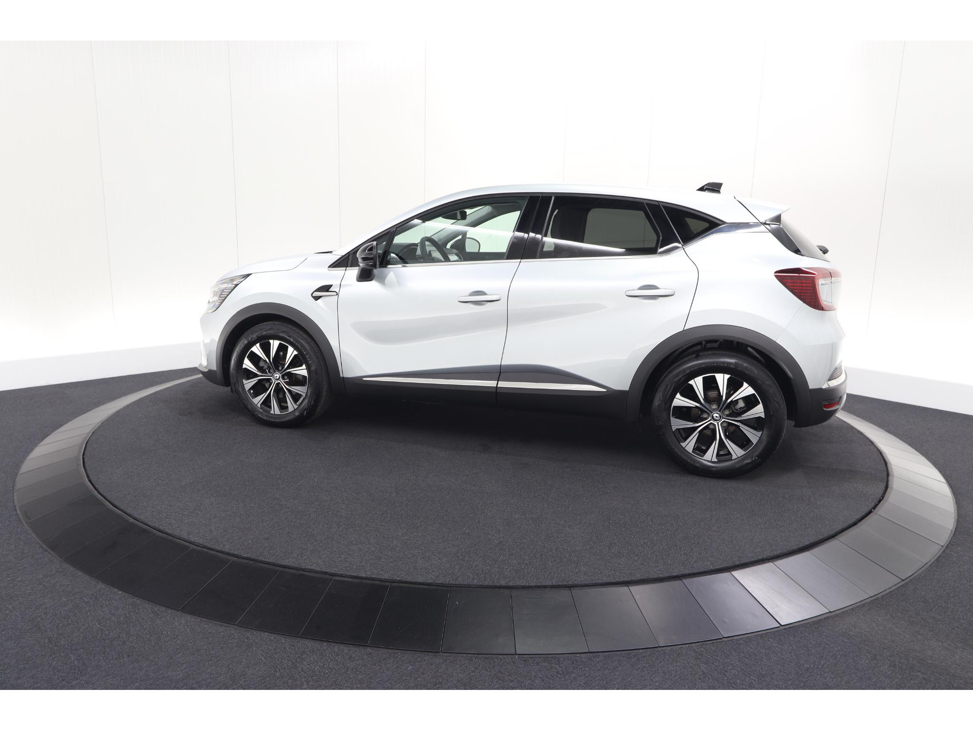 Renault Captur 1.6 E-Tech full hybrid 145 techno | Camera | Parkeersensoren | Climate control | Keyless