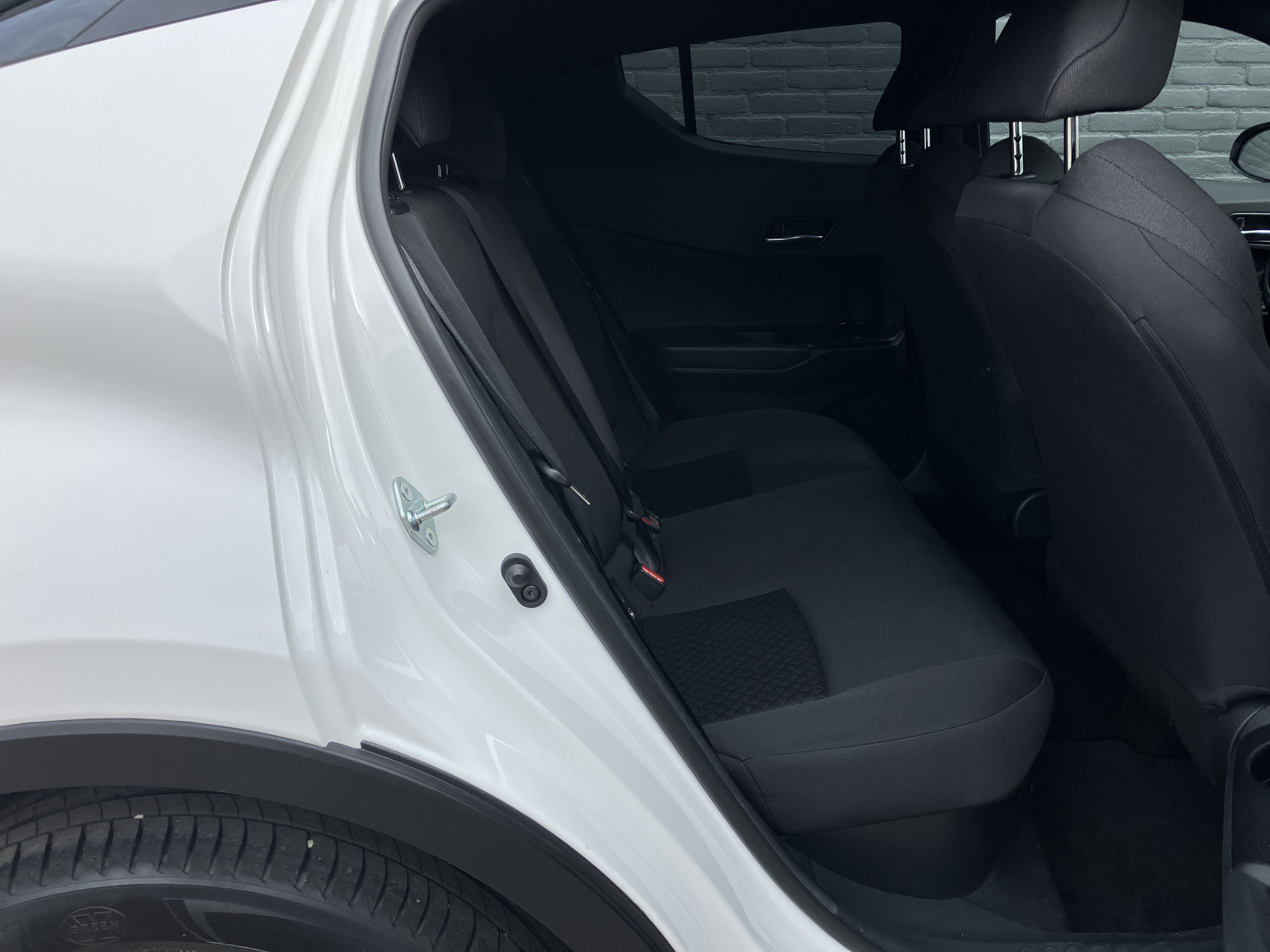 Toyota C-HR 1.8 Hybrid Active AUT. | 1e eigenaar | navigatie | camera | apple carplay | cruise control | 36.000 KM