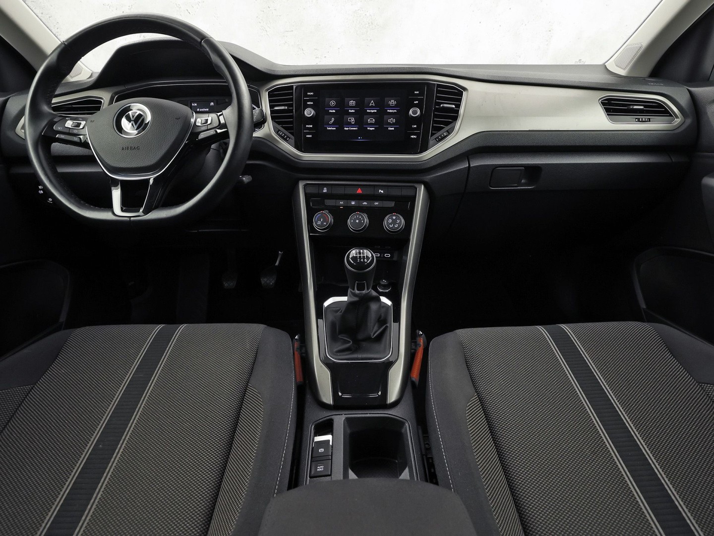 Volkswagen T-Roc 1.0 TSI Sport (APPLE CARPLAY, 1e EIGENAAR, GROOT NAVI, LM VELGEN, SPORTSTOELEN, PARKEERSENSOREN, ADAPTIVE CRUISE, NIEUWSTAAT)