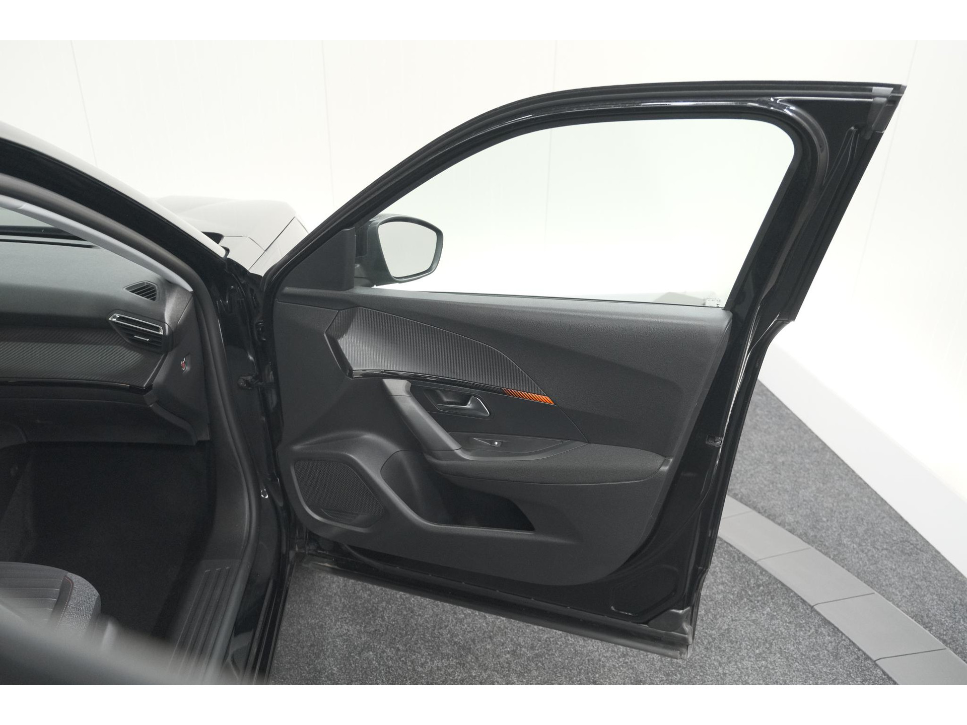 Peugeot 2008 PureTech 130 EAT8 Active | Parkeersensoren | Navigatie | Apple Carplay