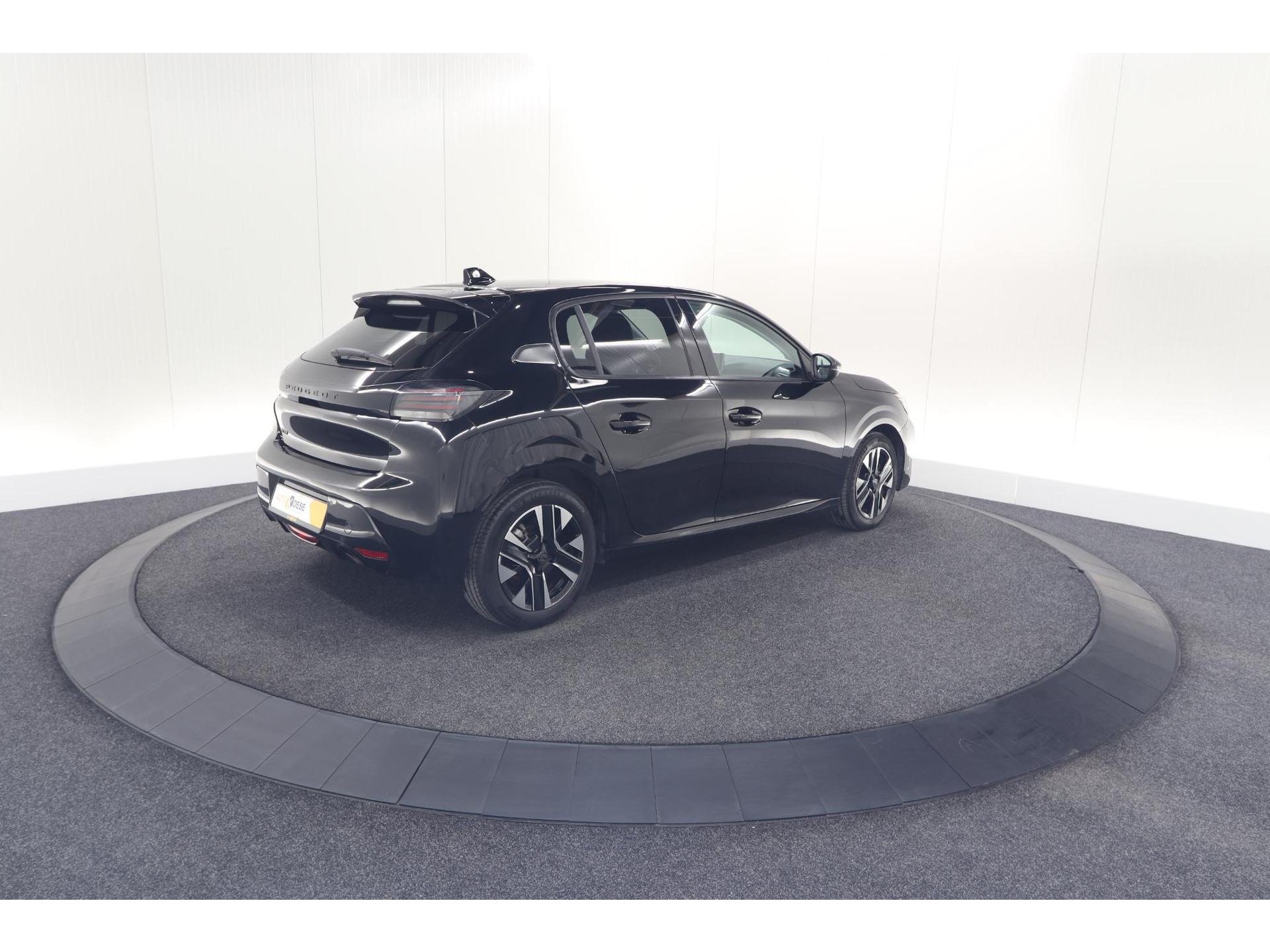 Peugeot 208 PureTech 100 Allure | Parkeersensoren | Navigatie | Apple Carplay