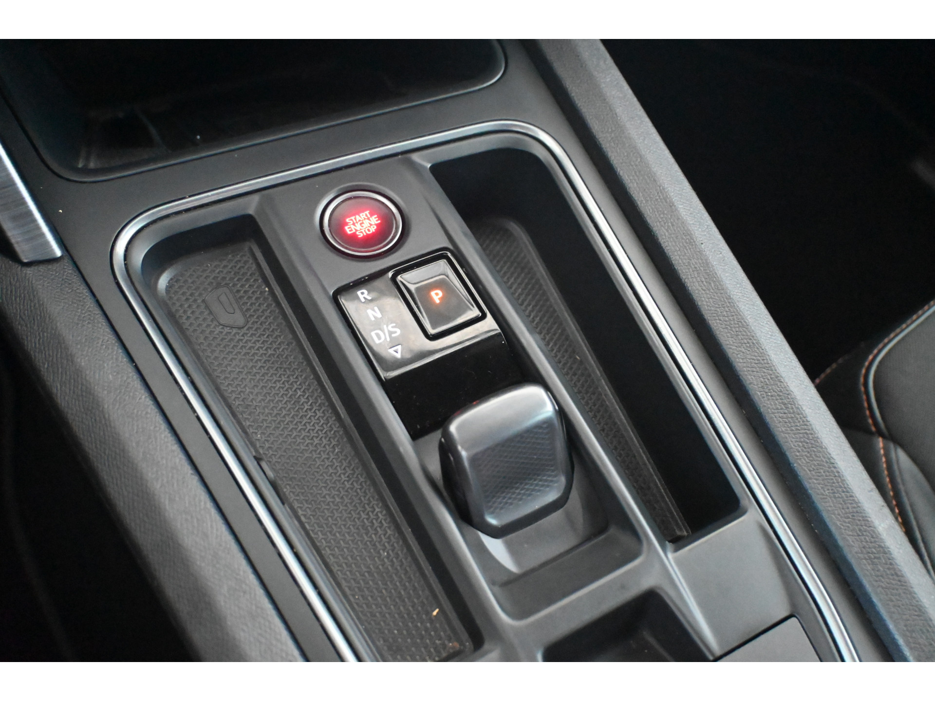 CUPRA Formentor 1.5 TSI Automaat Clima Adaptieve cruise Navigatie Apple carplay Trekhaak PDC Inruil mogelijk