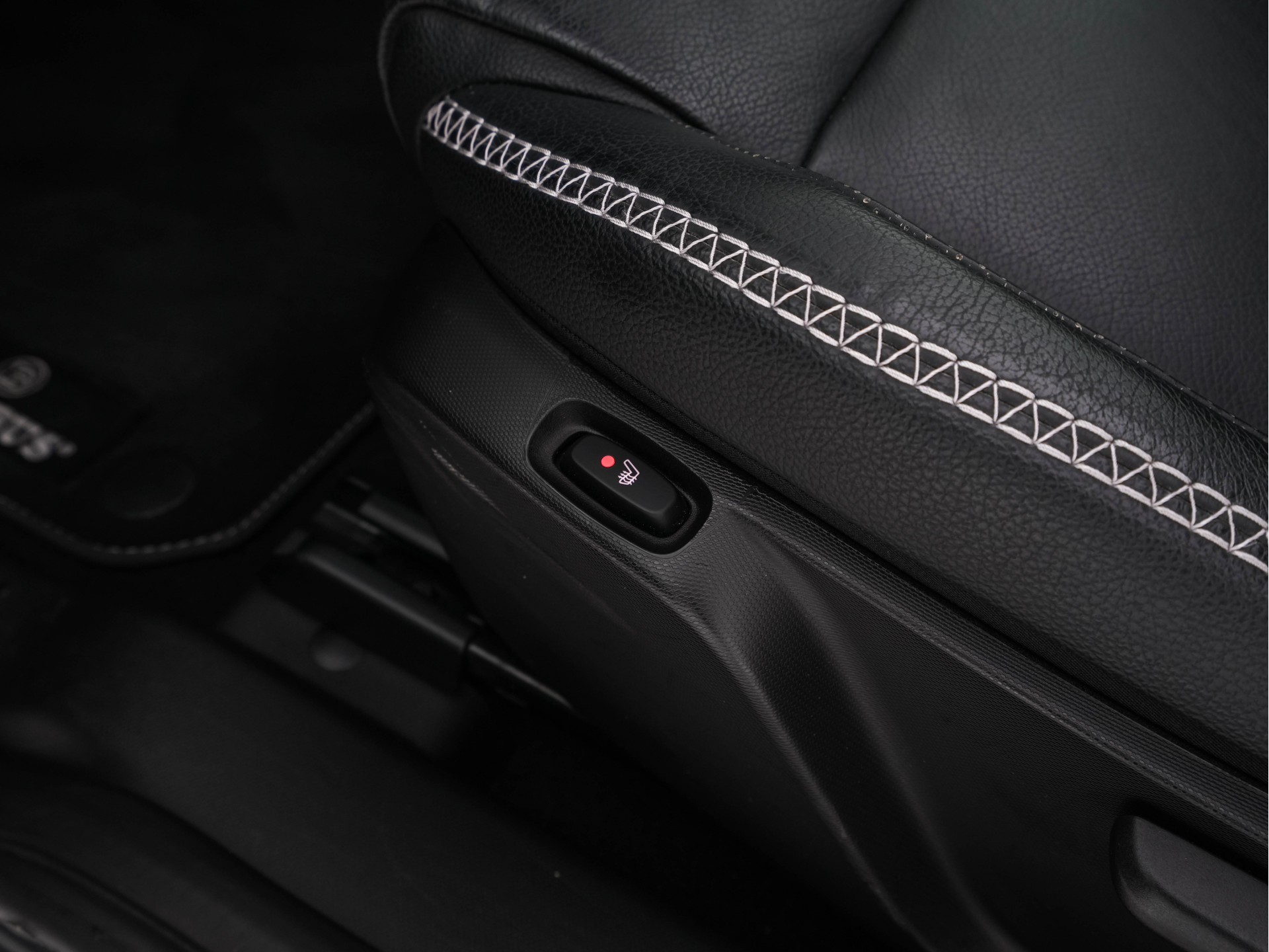 Smart fortwo cabrio EQ BRABUS Style 18 kWh [ 3-Fase ] *LEATHER | HEATED-SPORTSEATS | NAVI-FULLMAP | CAMERA | DAB+ | AIRCO | PDC | CRUISE | 16''ALU*