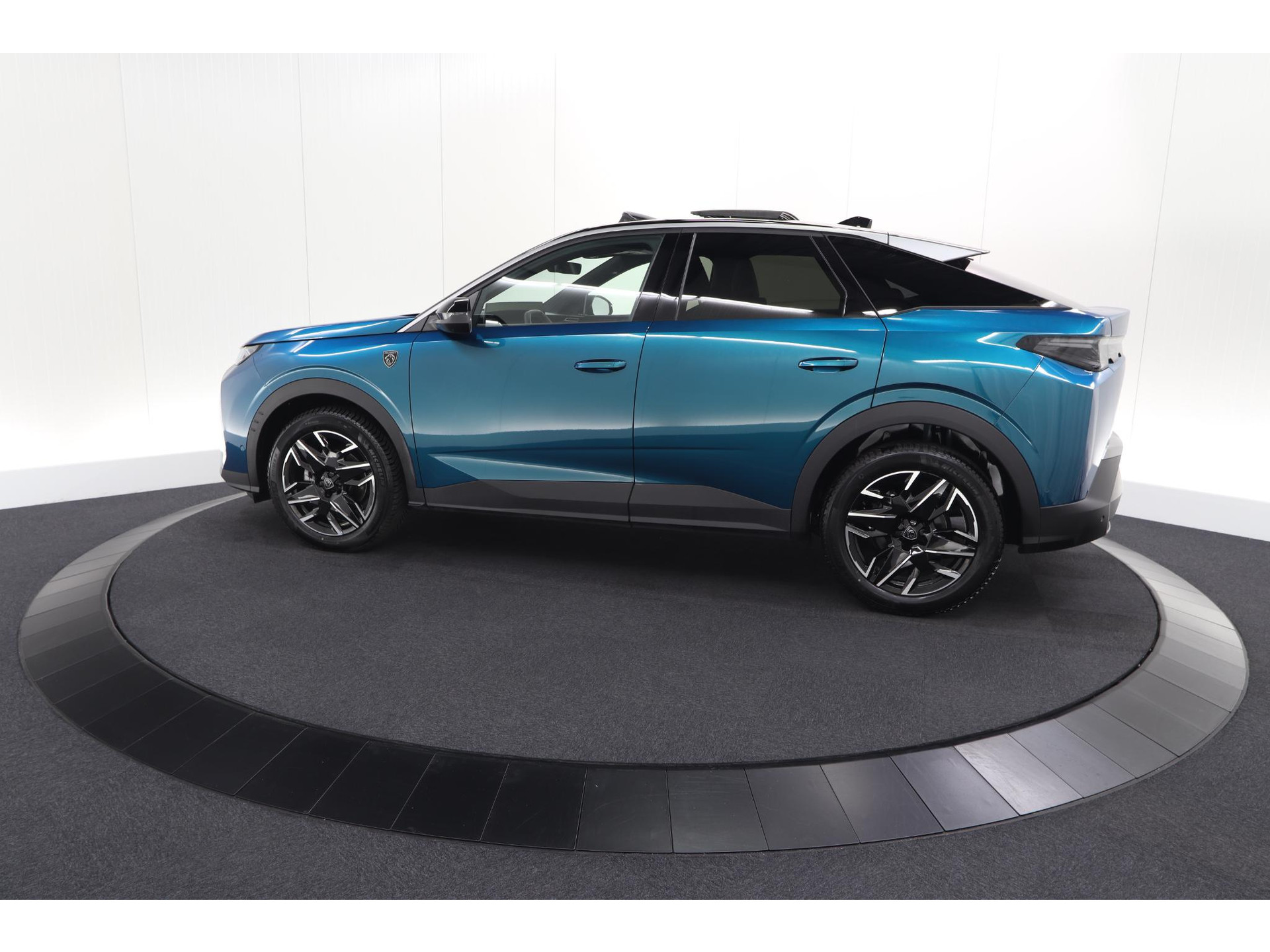 Peugeot 3008 1.2 Hybrid 145 GT | Panoramadak | Focal Hi-Fi | 360 Camera | Elektronische kofferklep
