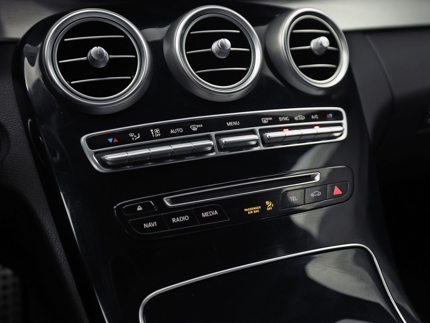 Mercedes-Benz C-Klasse 250 AMG Sport 211Pk Automaat (NAVIGATIE, RODE REMKLAUWEN, LEDER, STOELVERWARMING, ELEK SPORTSTOELEN, GETINT GLAS, SFEERVERLICHTING, NIEUWSTAAT)