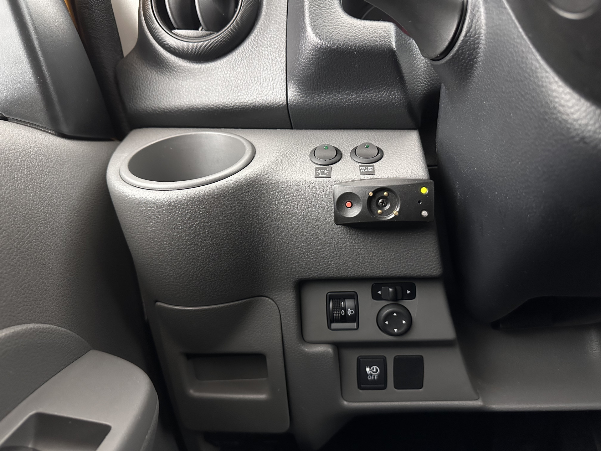 Nissan e-NV200 Evalia 40 kWh Connect Edition [ 7-Pers. ] {SOH-95%} (INCL-BTW) *NAVI-FULLMAP | CAMERA | HEATED-COMFORTSEATS | DAB | PRIVACYGLASS | ECC | CRUISE | 15''ALU*