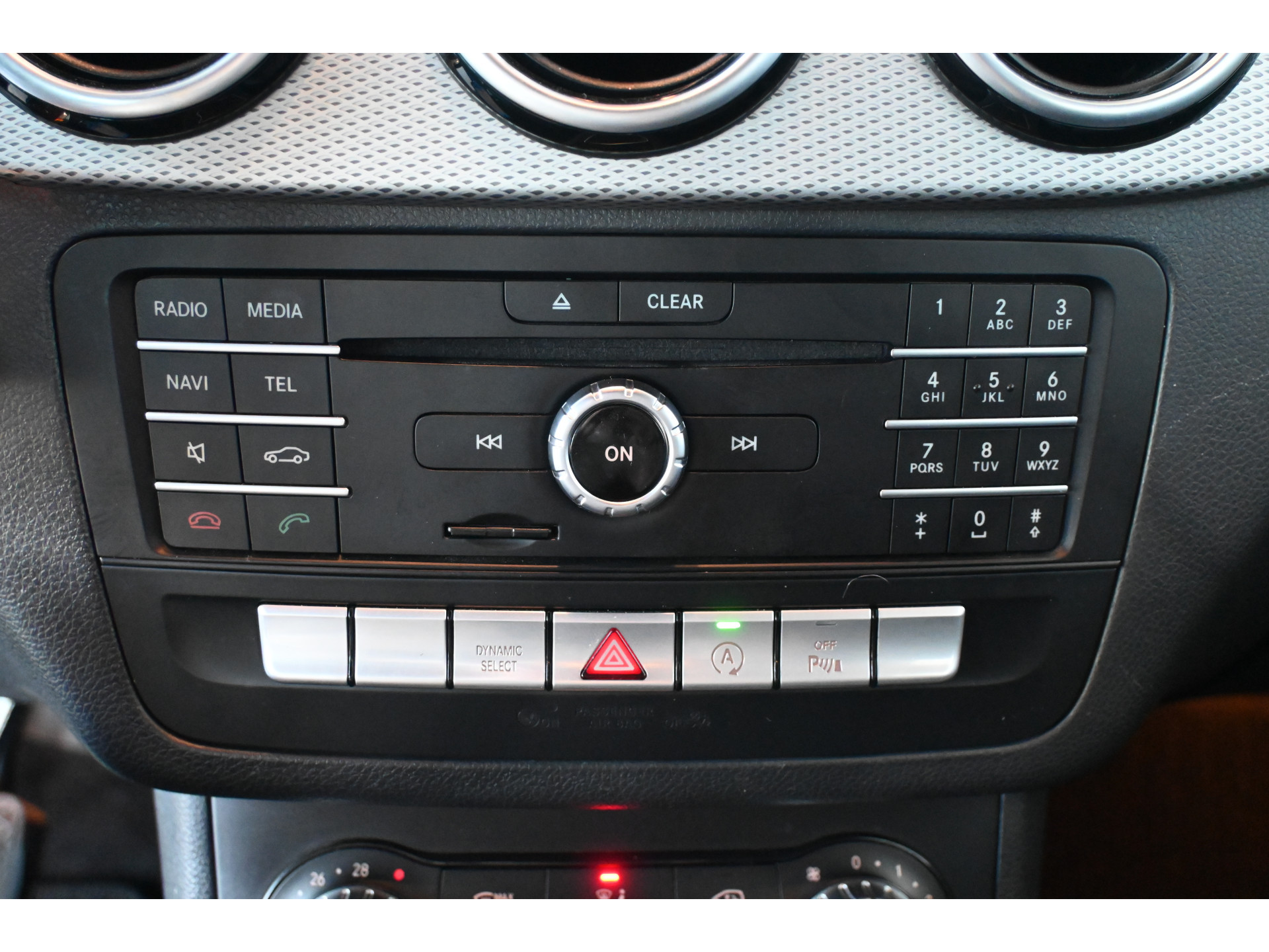 Mercedes-Benz B-klasse 180 Ambition Automaat Clima Navigatie LED Rijklaarprijs! Inruil Mogelijk!
