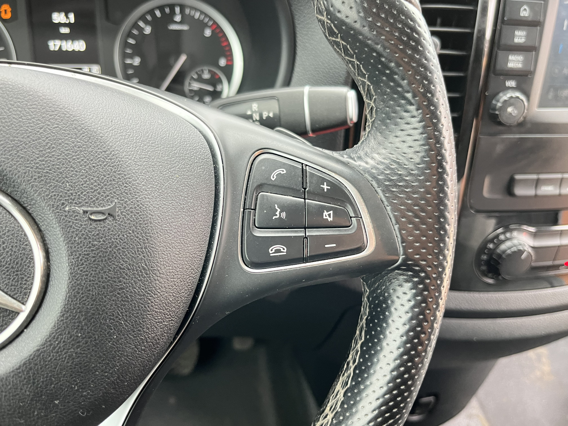 Mercedes-Benz Vito 119 1.9 CDI 190pk Automaat L2H1 9G-Tronic Climate Control Adaptieve Cruise Control Trekhaak Navigatie Camera Stoelverwarming