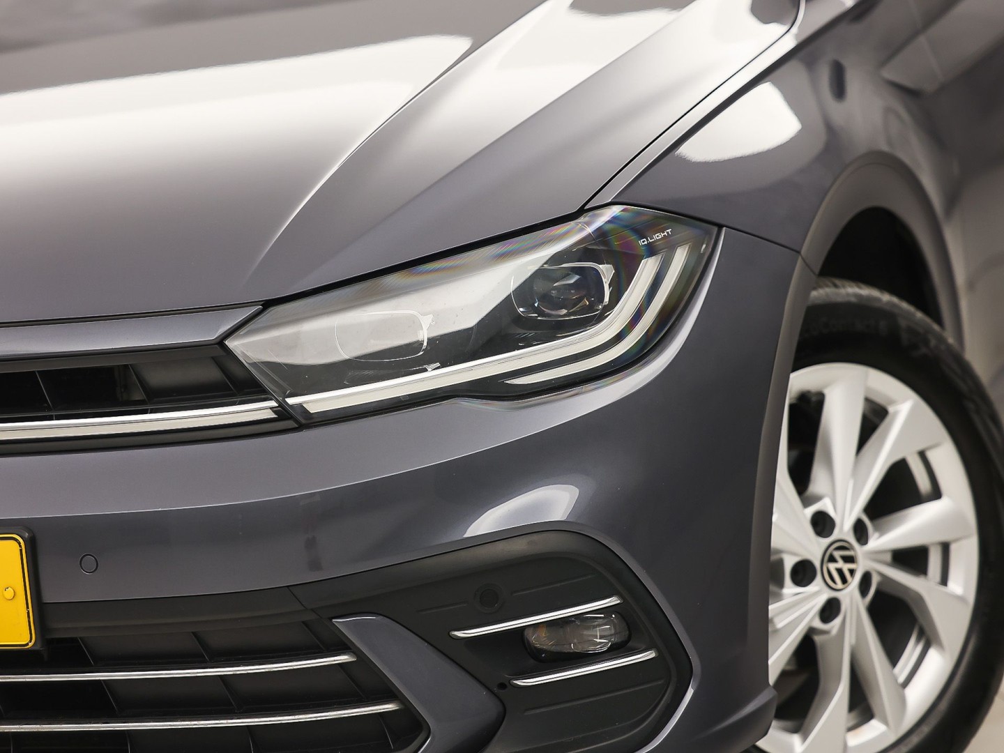 Volkswagen Polo 1.0 TSI Sport Automaat (VIRTUAL COCKPIT, APPLE CARPLAY, GROOT NAVI, CLIMATE, SPORTSTOELEN, LED KOPLAMPEN, GETINT GLAS, PARKEERSENSOREN, NIEUWSTAAT)