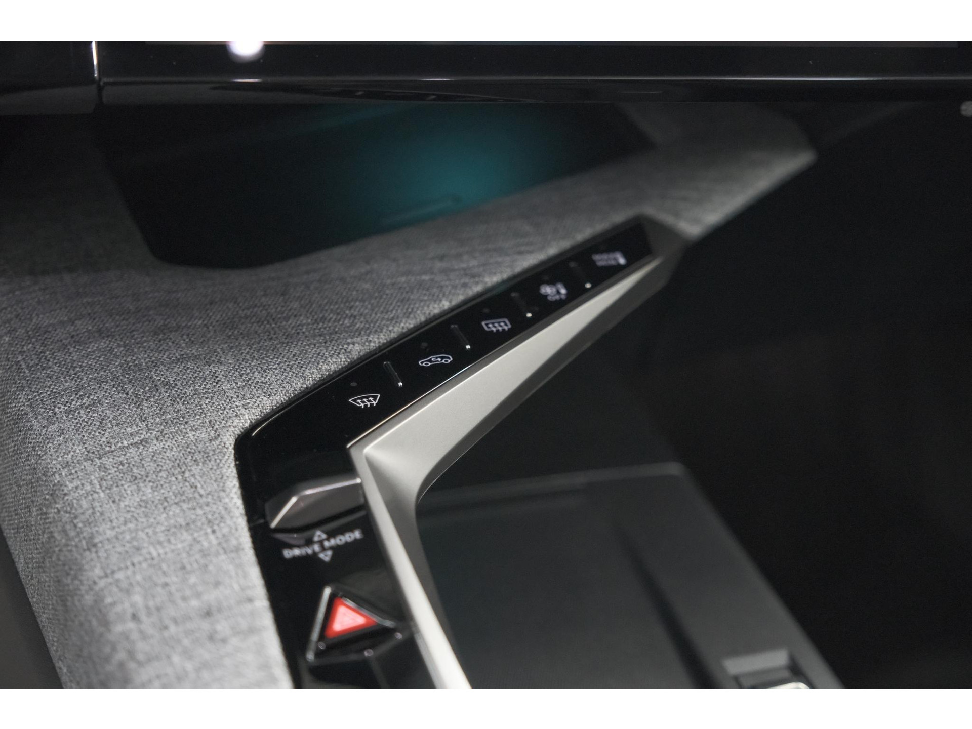 Peugeot 3008 1.2 Hybrid 136 GT | Panoramdak | 360 Camera | Stoelverwarming | Elektrische Kofferklep | Allseason Banden