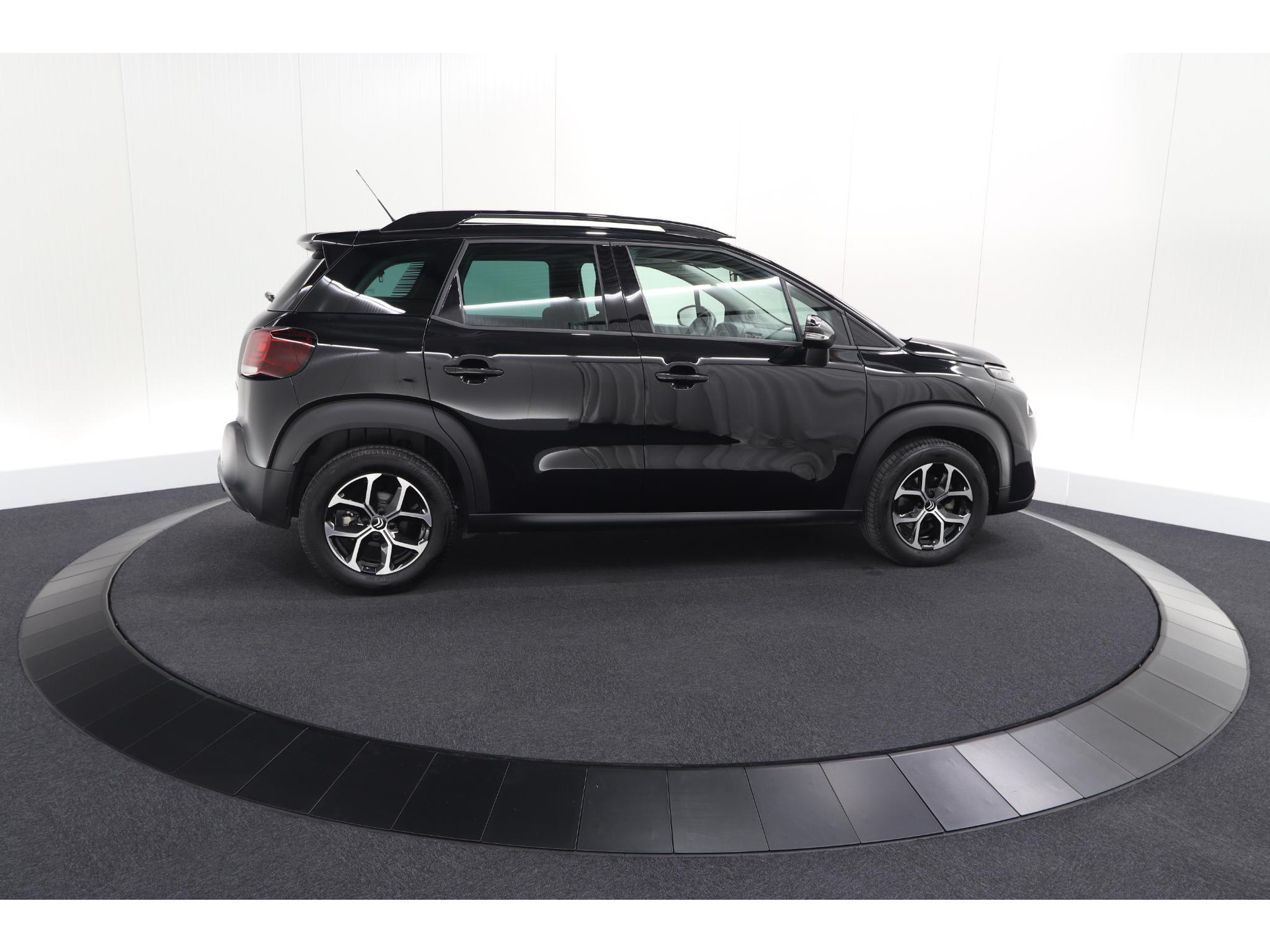 Citroen C3 Aircross PureTech 130 EAT6 Shine | Parkeersensoren | Apple Carplay | Stoelverwarming