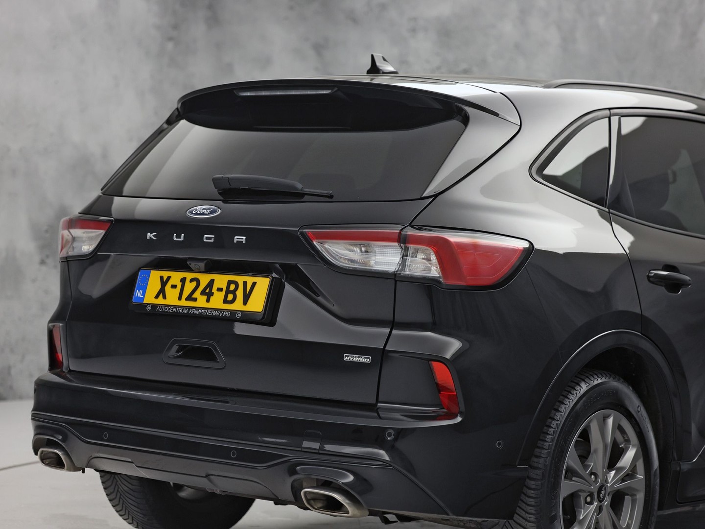 Ford Kuga 2.5 PHEV ST Line 225Pk Automaat (PANORAMADAK, SOH 87,7%, APPLE CARPLAY, LEDER/ALCANTARA, STUUR/STOELVERWARMING, CAMERA, SPORTSTOELEN, HEAD-UP DISPLAY, ADAPTIVE CRUISE, GETINT GLAS, NIEUWE APK, NIEUWSTAAT)