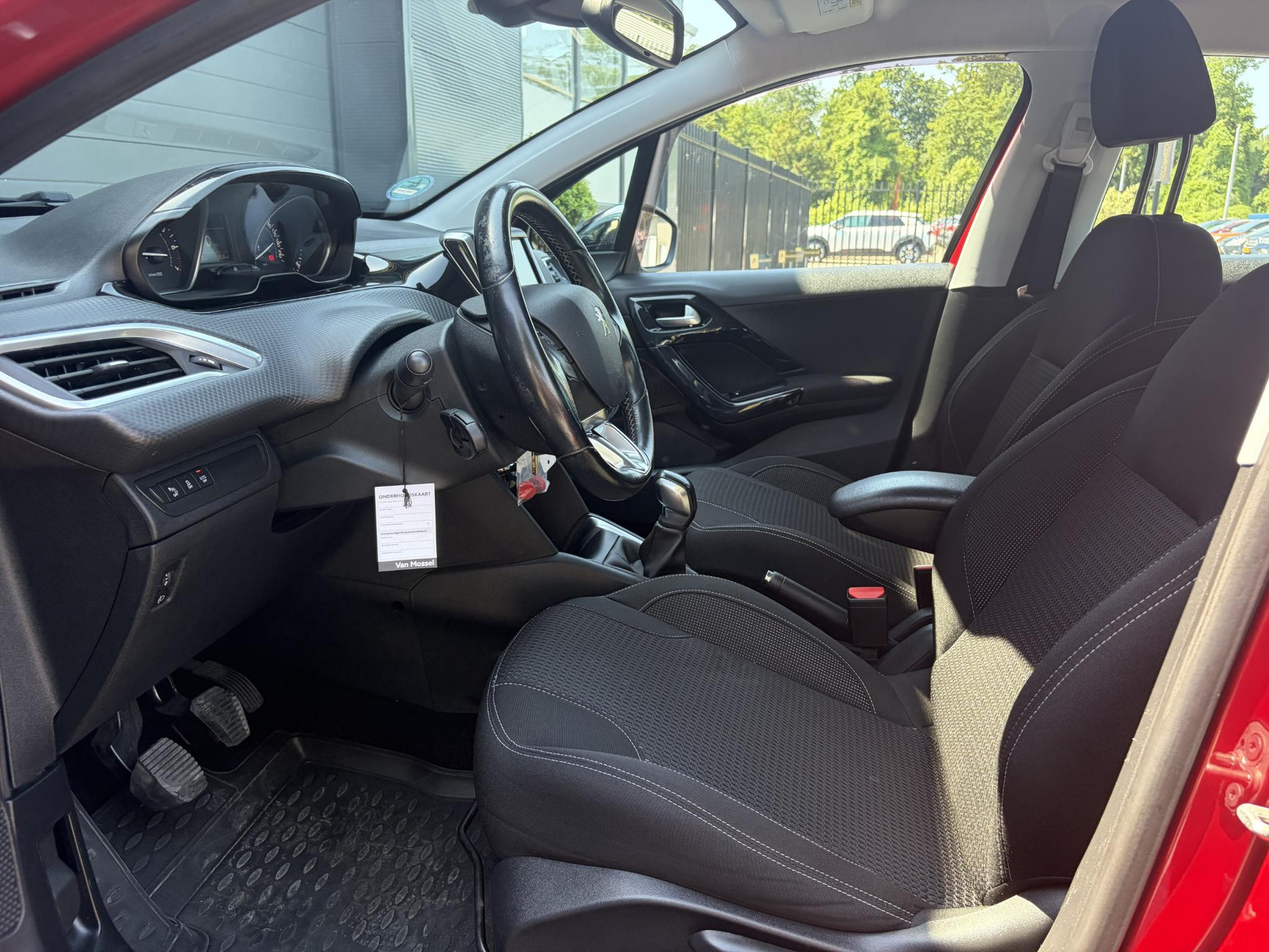 Peugeot 208 1.2 PureTech Allure 1e Eigenaar,D-riem vv in 2023,Afn.Trekhaak,Dealer Onderhouden,Carplay,Navi,Clima,Cruise,Lm velgen,110pk,N.A.P,Pdc,Apk tot 07-2027