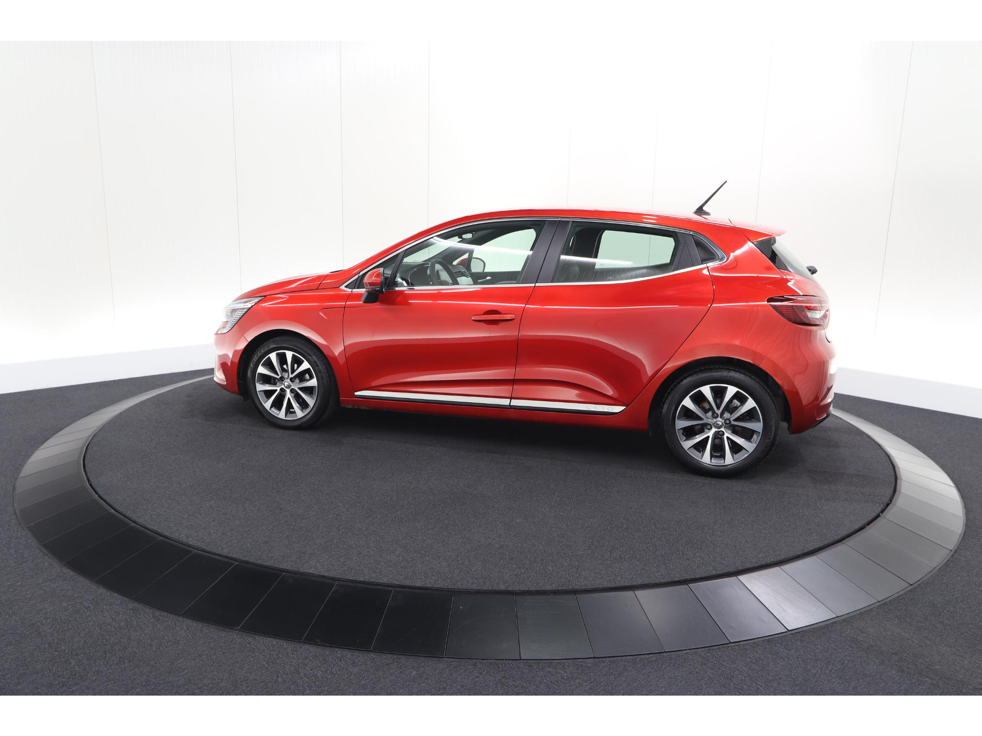Renault Clio TCe 100 Intens | Dodehoekdetectie | Camera | Apple Carplay | Parkeersensoren