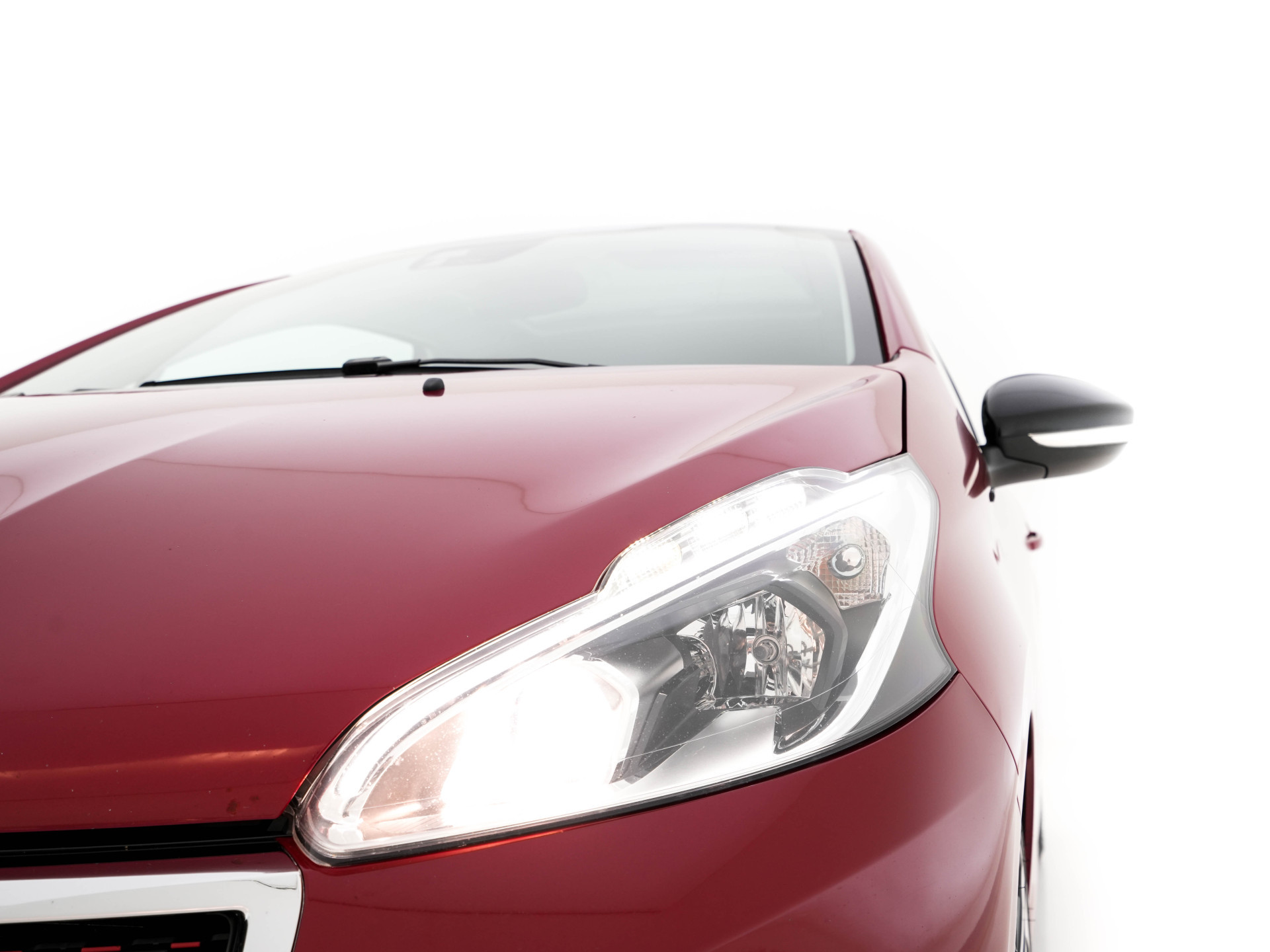 Peugeot 208 1.6 BlueHDi GT-line *PANO | LEATHER-FABRIC | JBL-AUDIO | HEATED-SPORTSEATS | NAVI-FULLMAP | CAMERA | DAB+ | PRIVACY-GLASS | TOWBAR | 17''ALU*