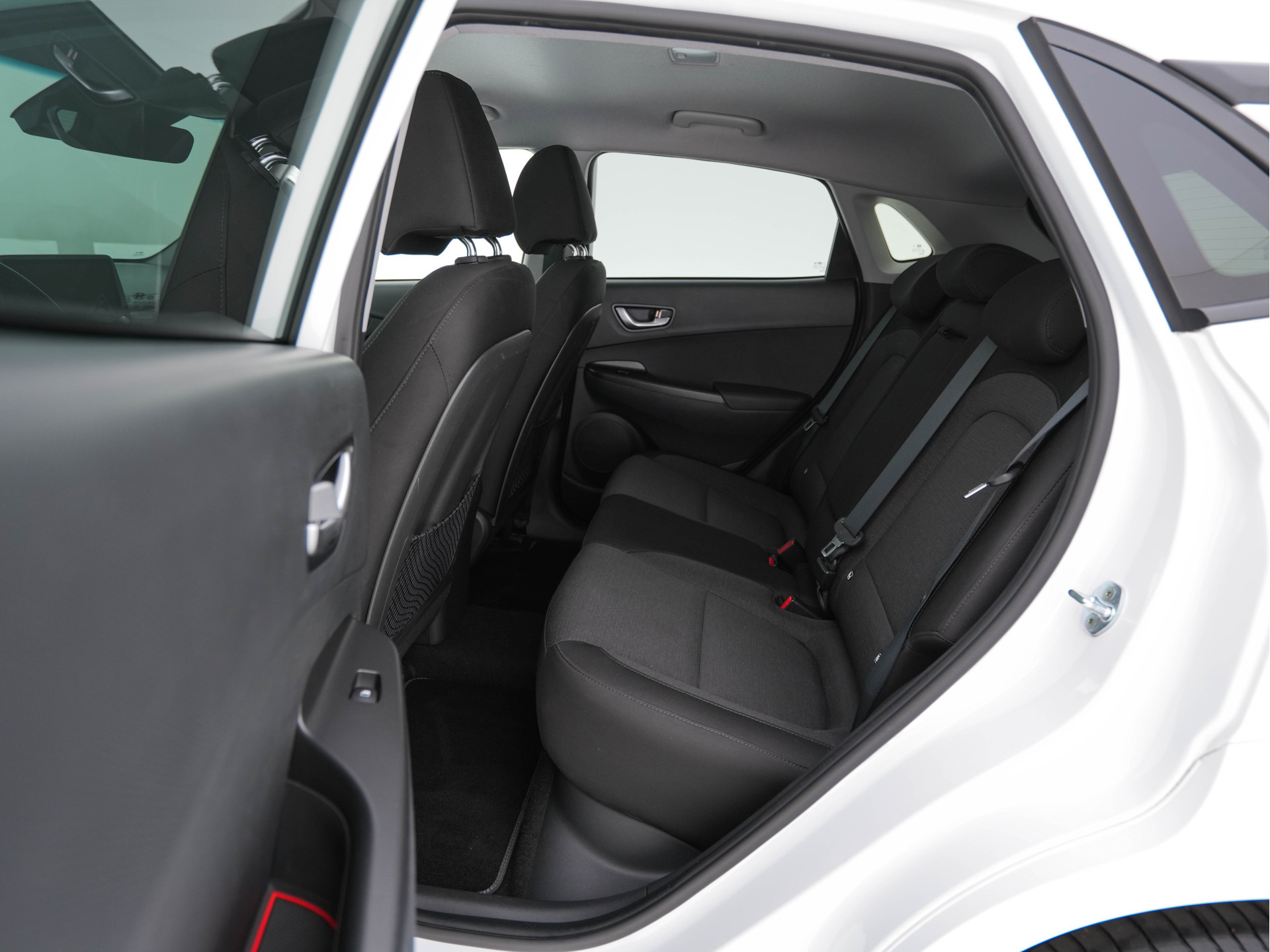 Hyundai Kona EV Fashion 39 kWh [ 3-Fase ] {SOH-100%} (INCL-BTW) Aut. *HEAT-PUMP | NAVI-FULLMAP | DIGI-COCKPIT | FULL-LED | KRELL-AUDIO | LANE-ASSIST | KEYLESS | CAMERA | HEAD-UP | SHIFT-PADDLES | DAB | ADAPT.CRUISE | COMFORT-SEATS | 17 "ALU*